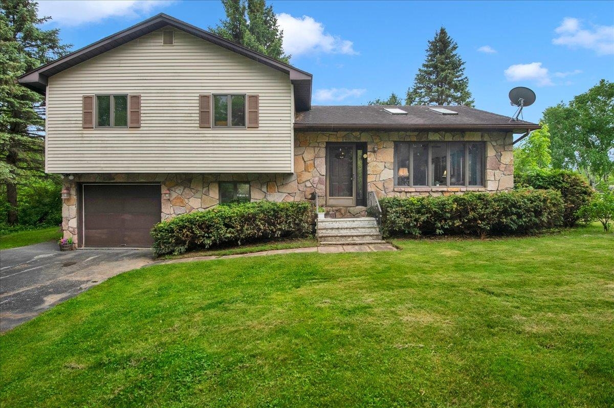 6 Meadowbrook Lane