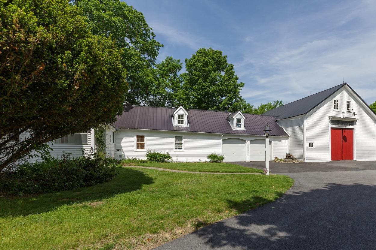 2 Raymond Rd, Deerfield, NH 03037