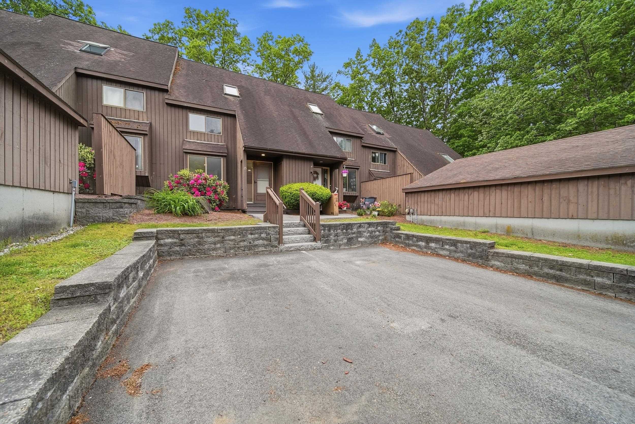 25 Silverton Dr, Nashua, NH 03062