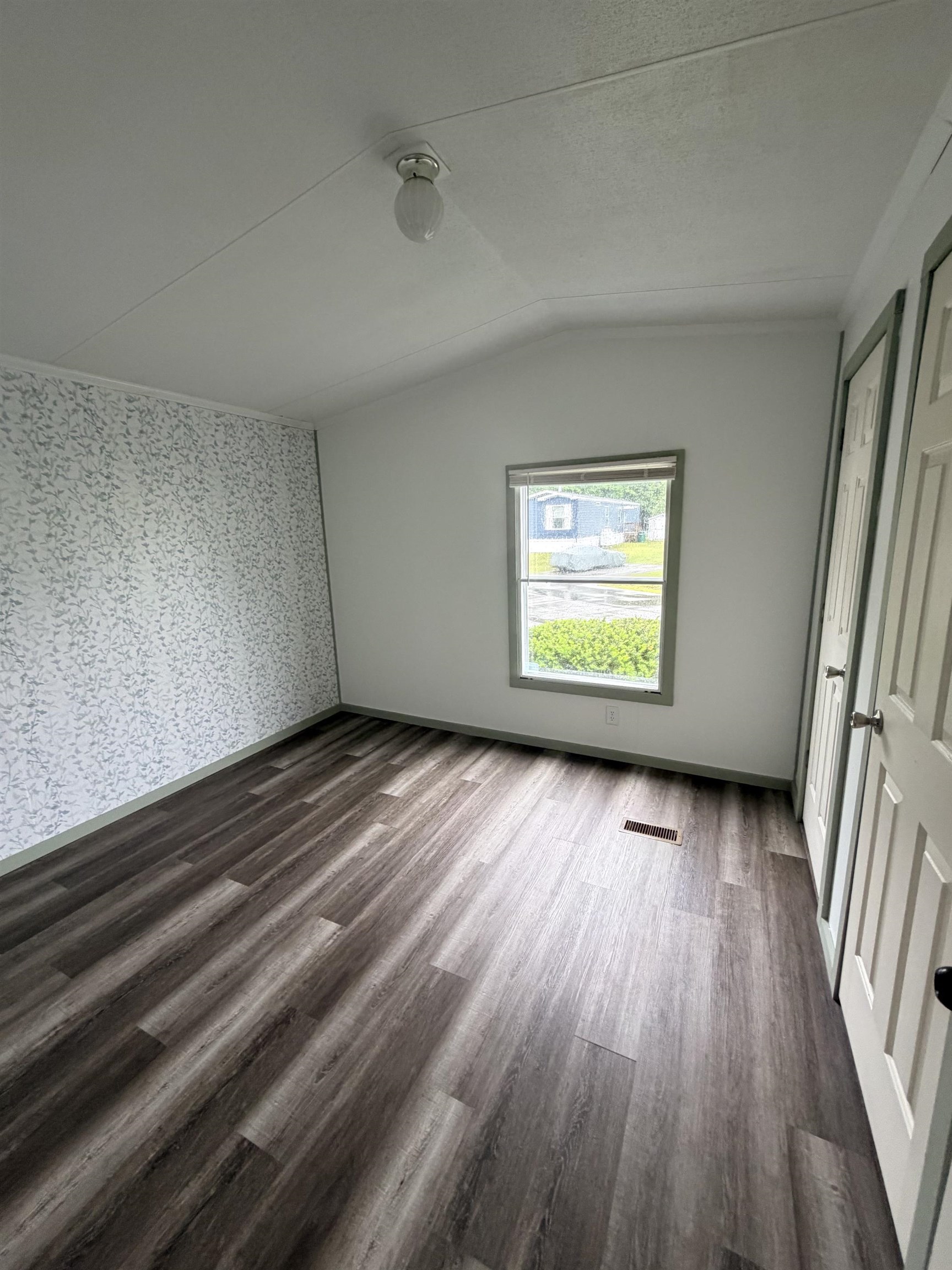 10 Springbrook St, Hinsdale, NH 03451