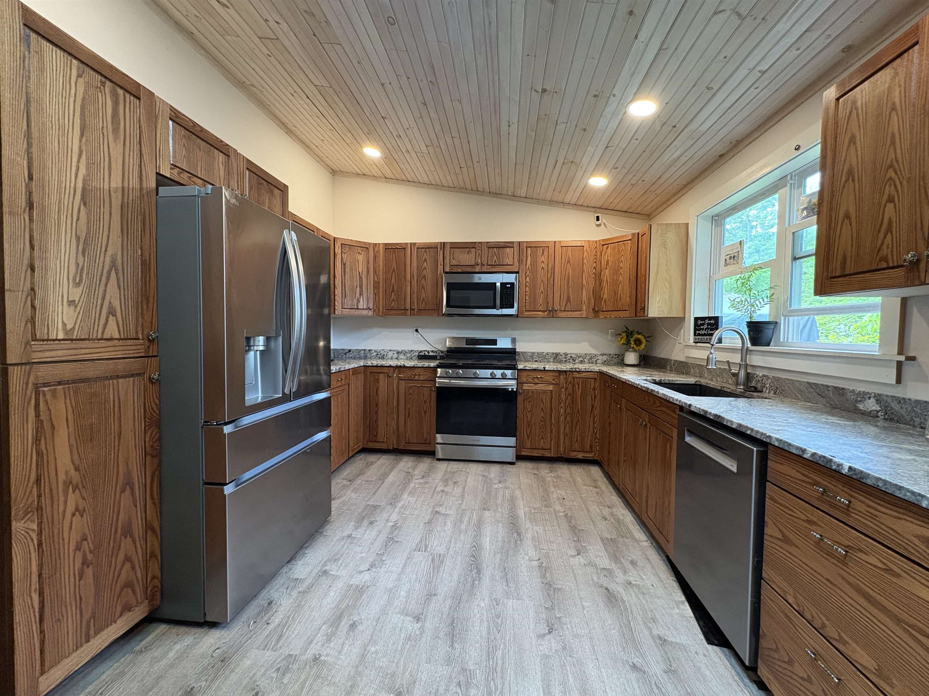3 Lark Ln, Springfield, VT 05156