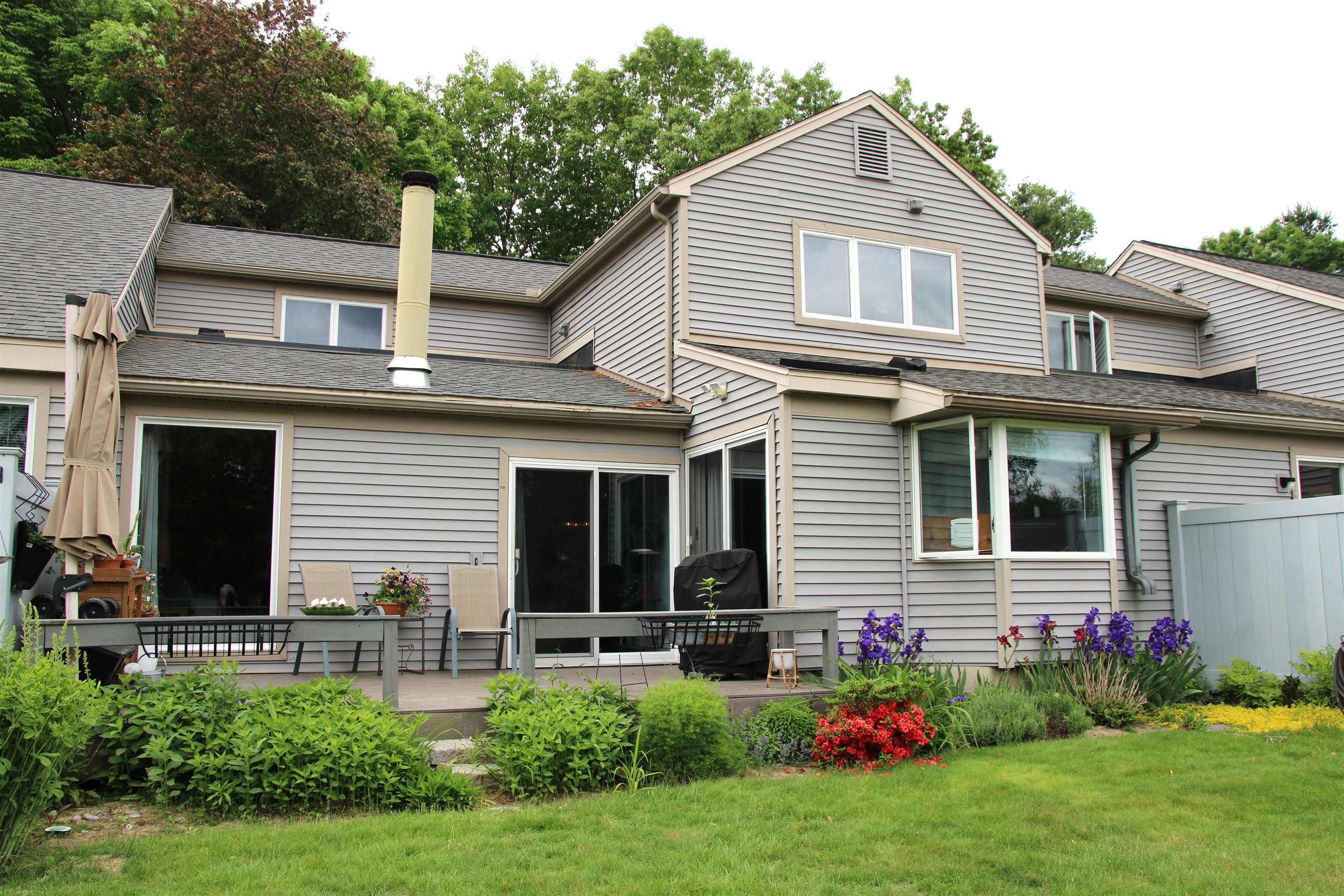 70 Walden Pond Dr, Nashua, NH 03064