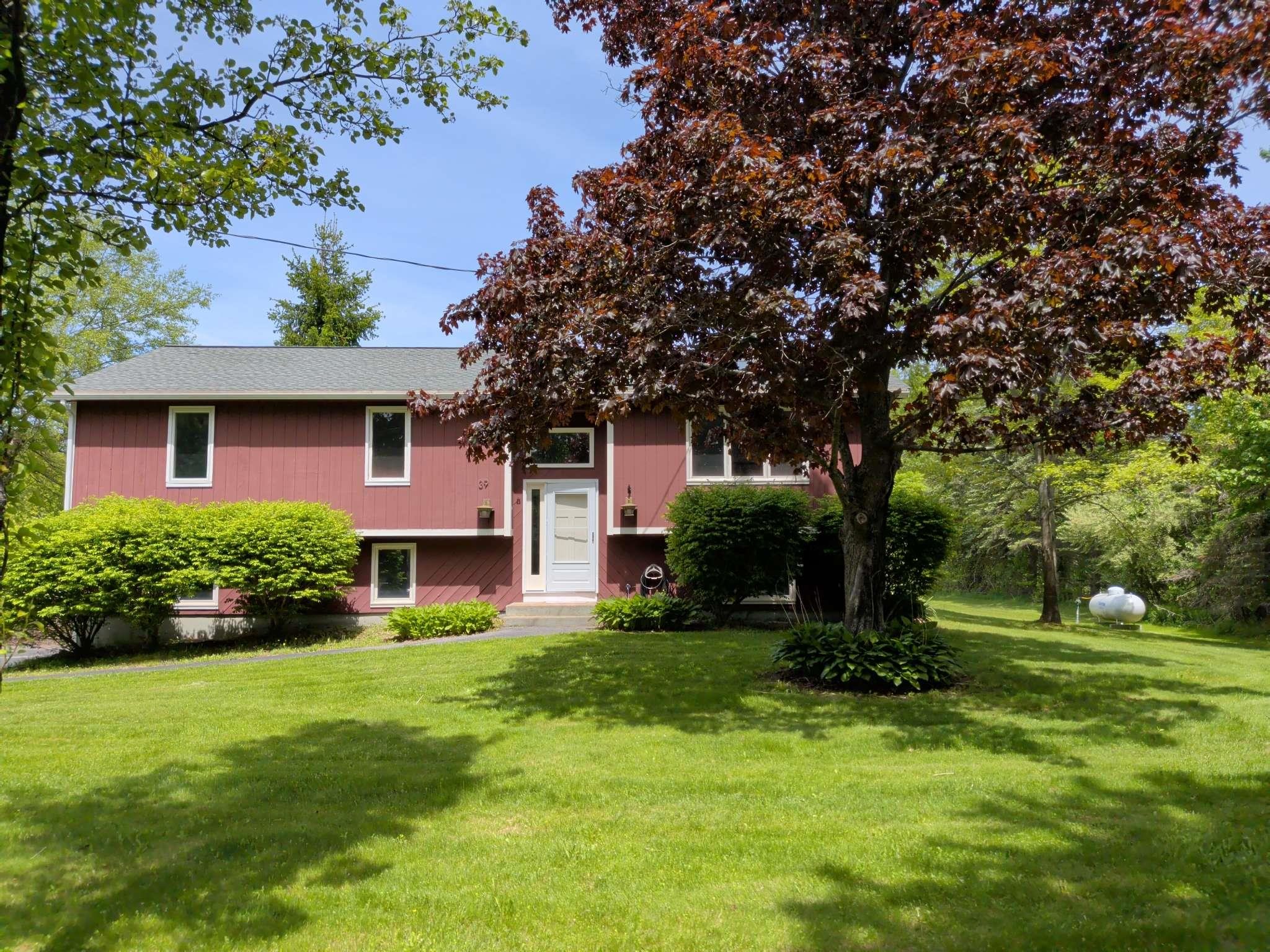 39 Old Auburn Rd, Derry, NH 03038