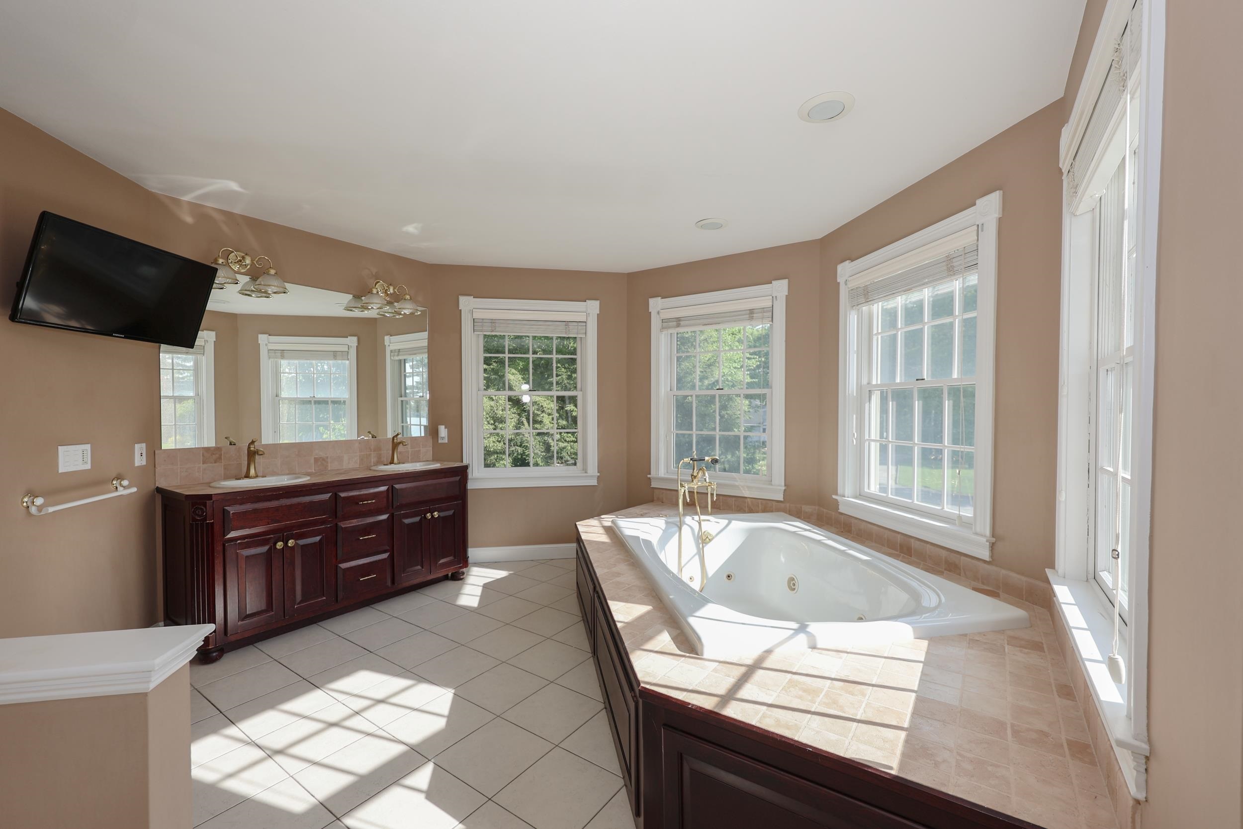 9 Olde Village Rd, Salem, NH 03073