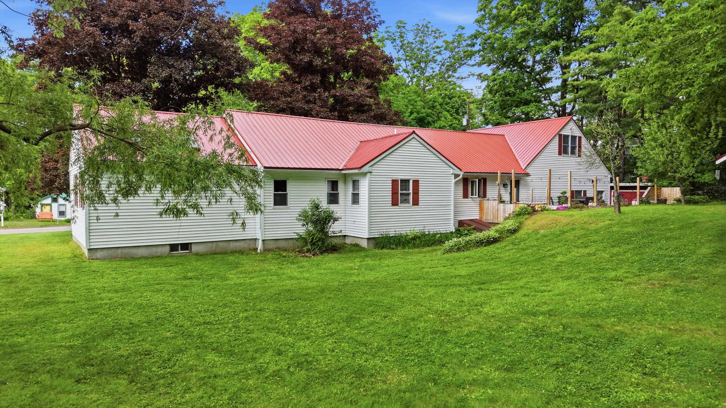 19 Deer St, Tilton, NH 03276