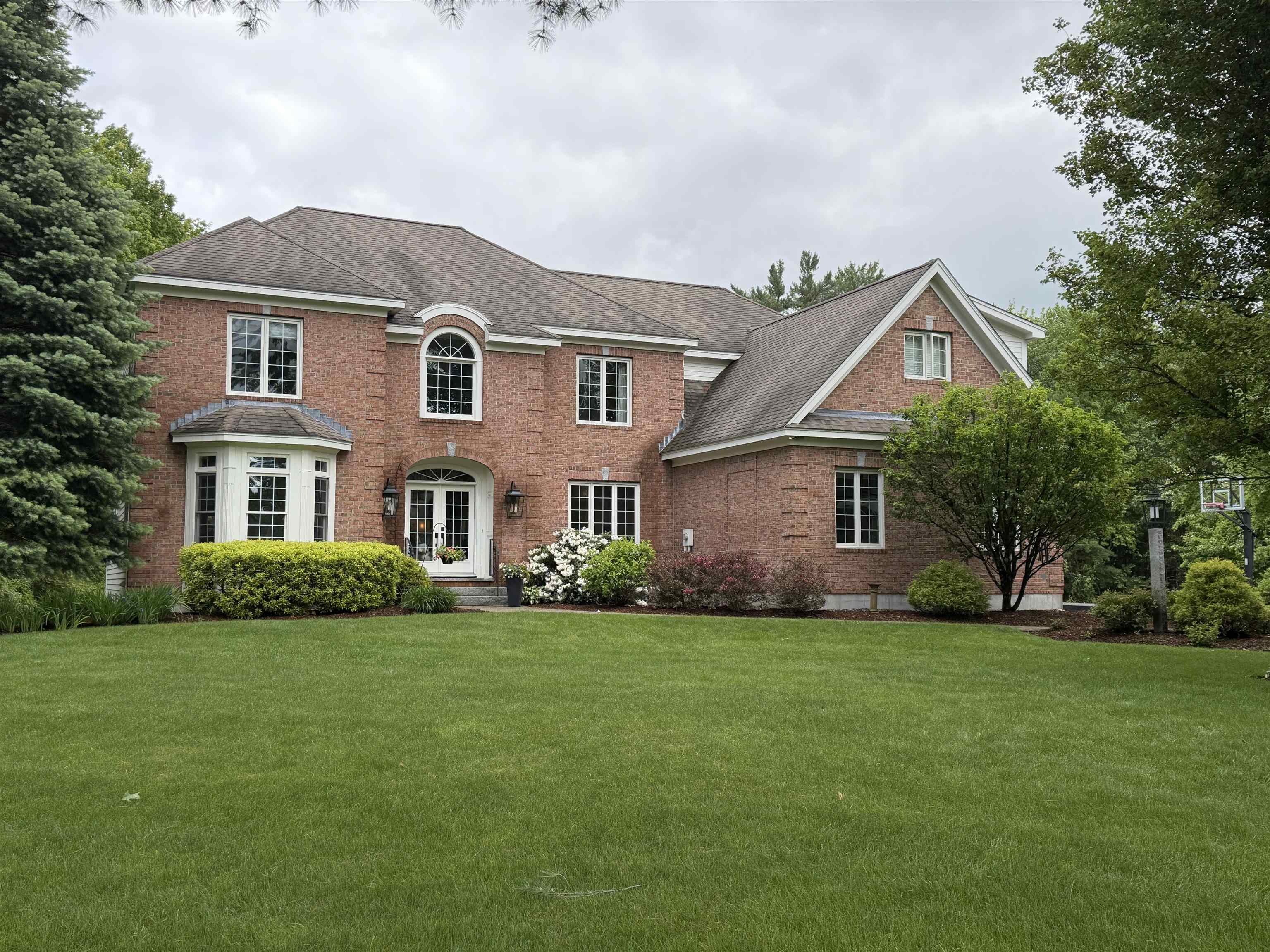 15 County Rd, Bedford, NH 03110