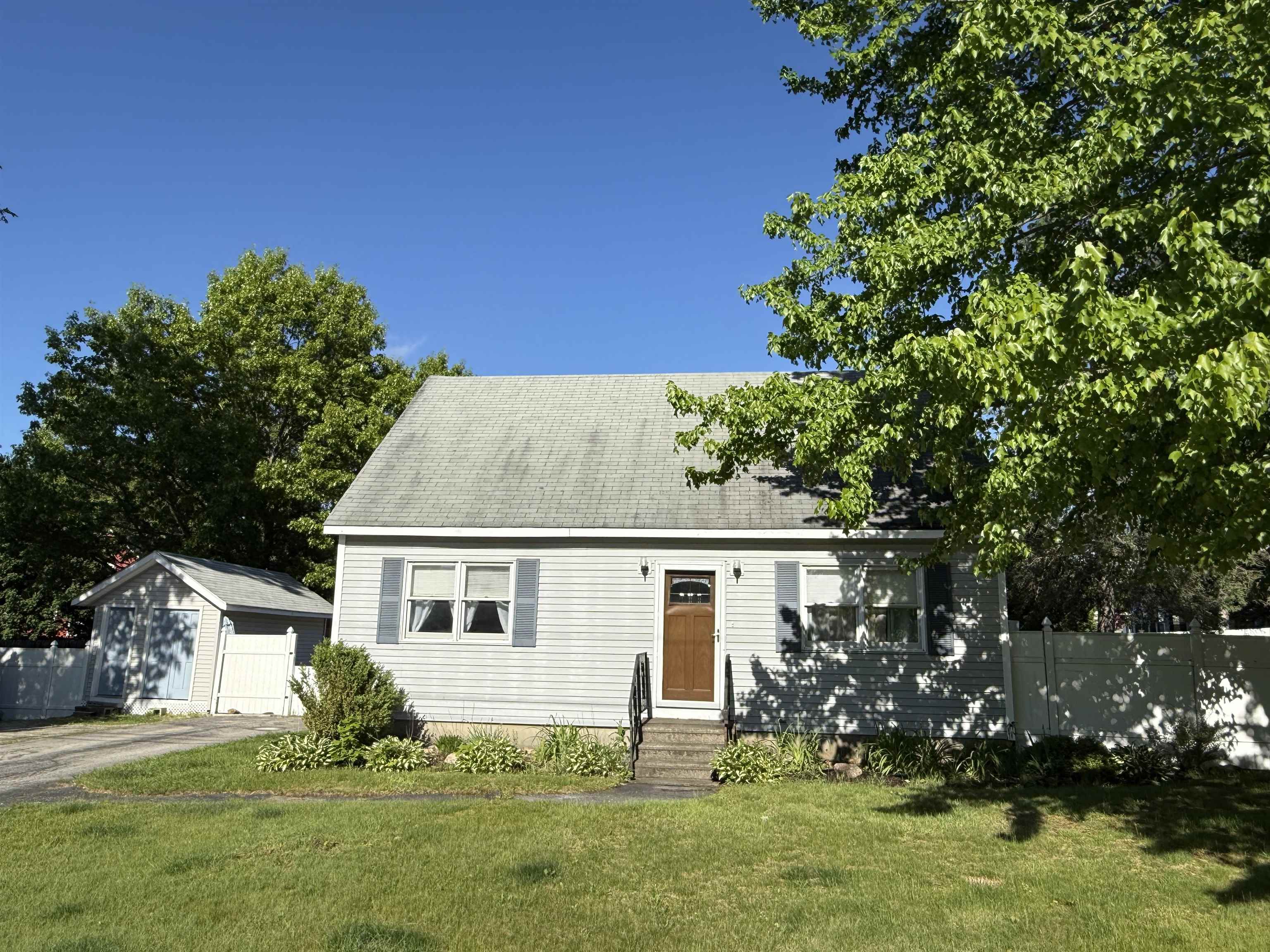 7 Willow St, Allenstown, NH 03275