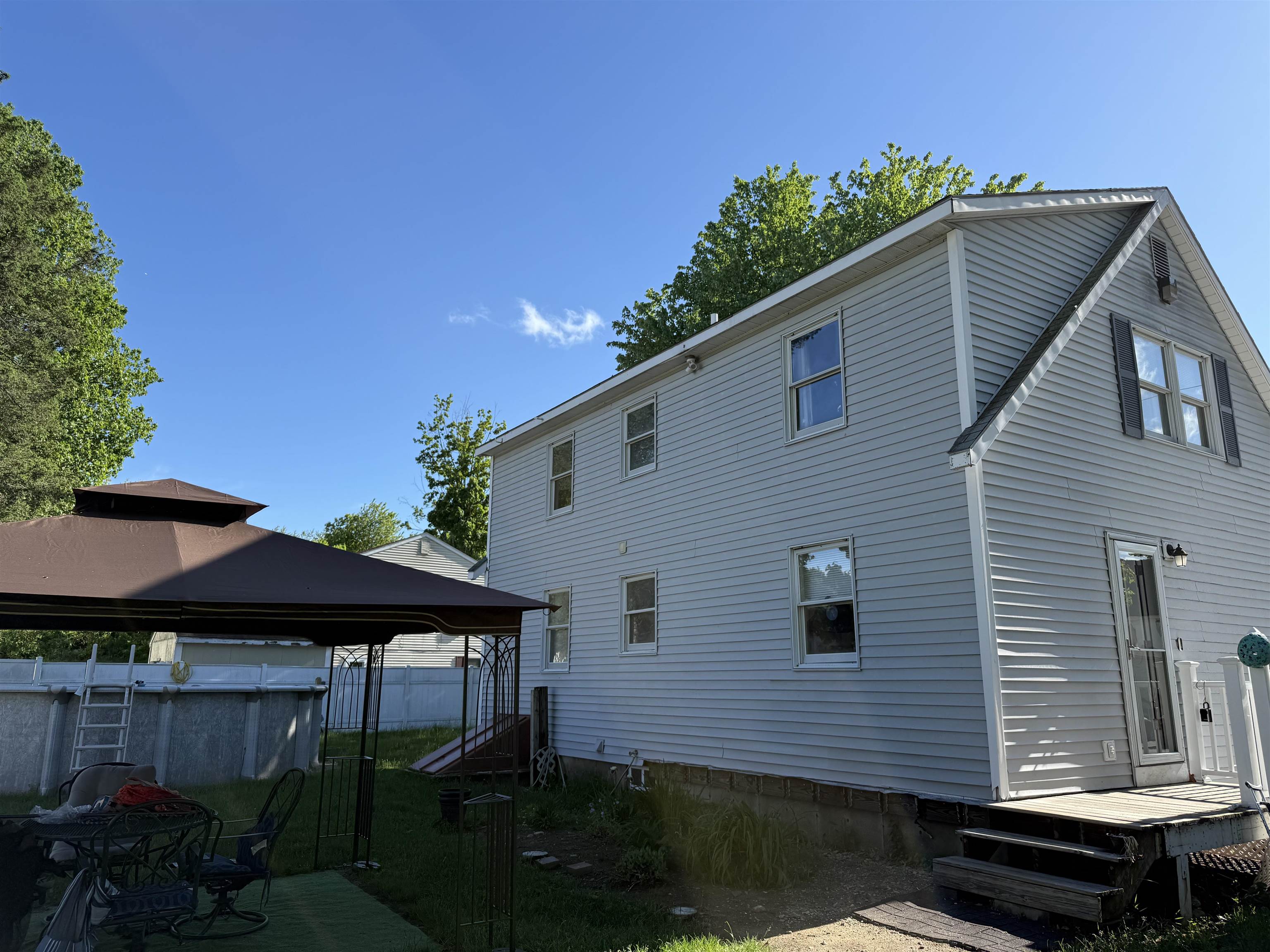 7 Willow St, Allenstown, NH 03275
