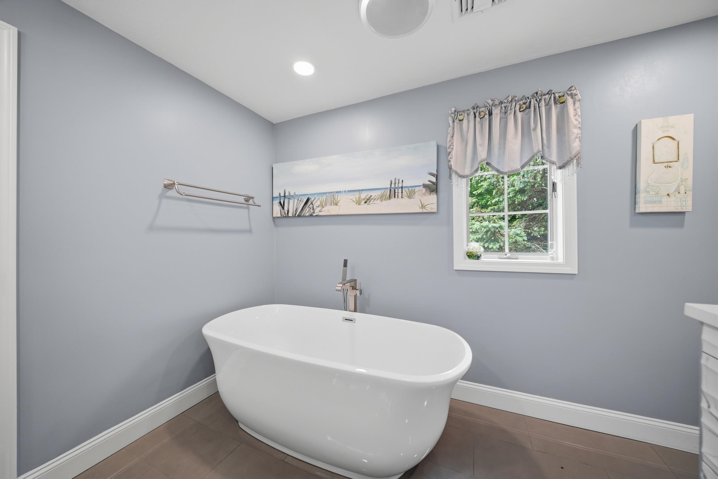 18 Stone Post Rd, Salem, NH 03079