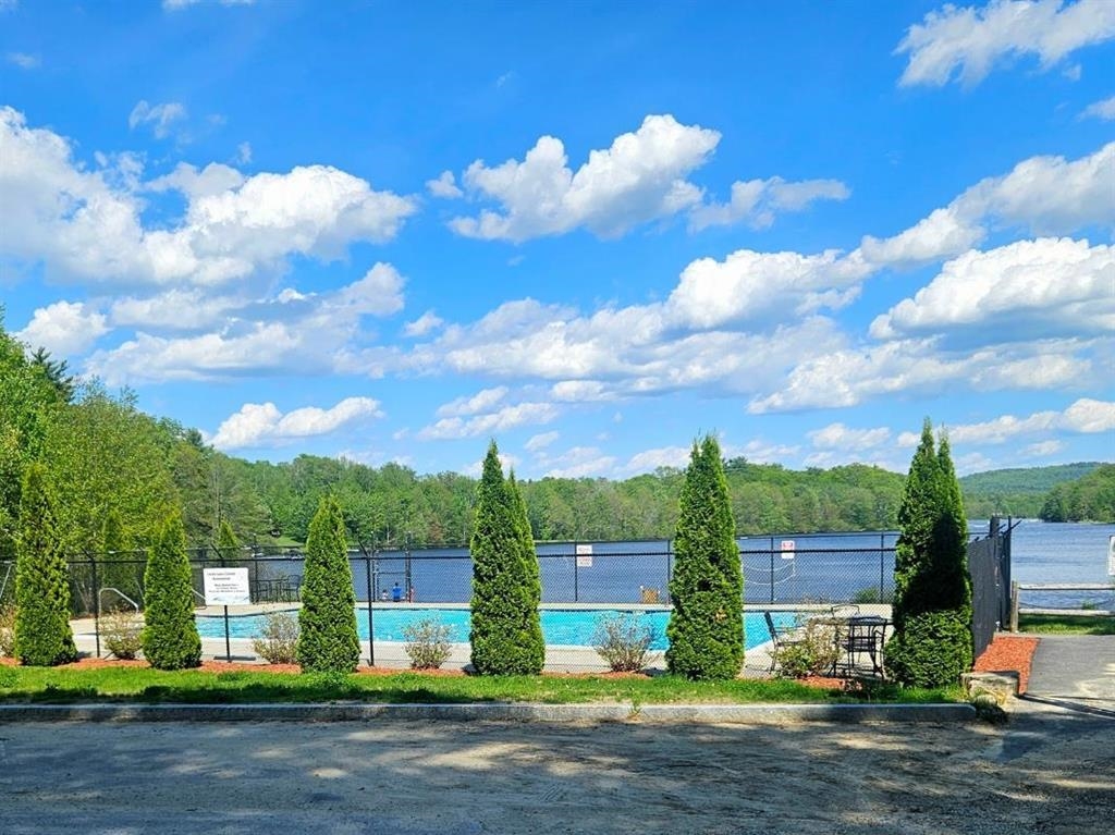 21 Nutter Cir, Barnstead, NH 03225