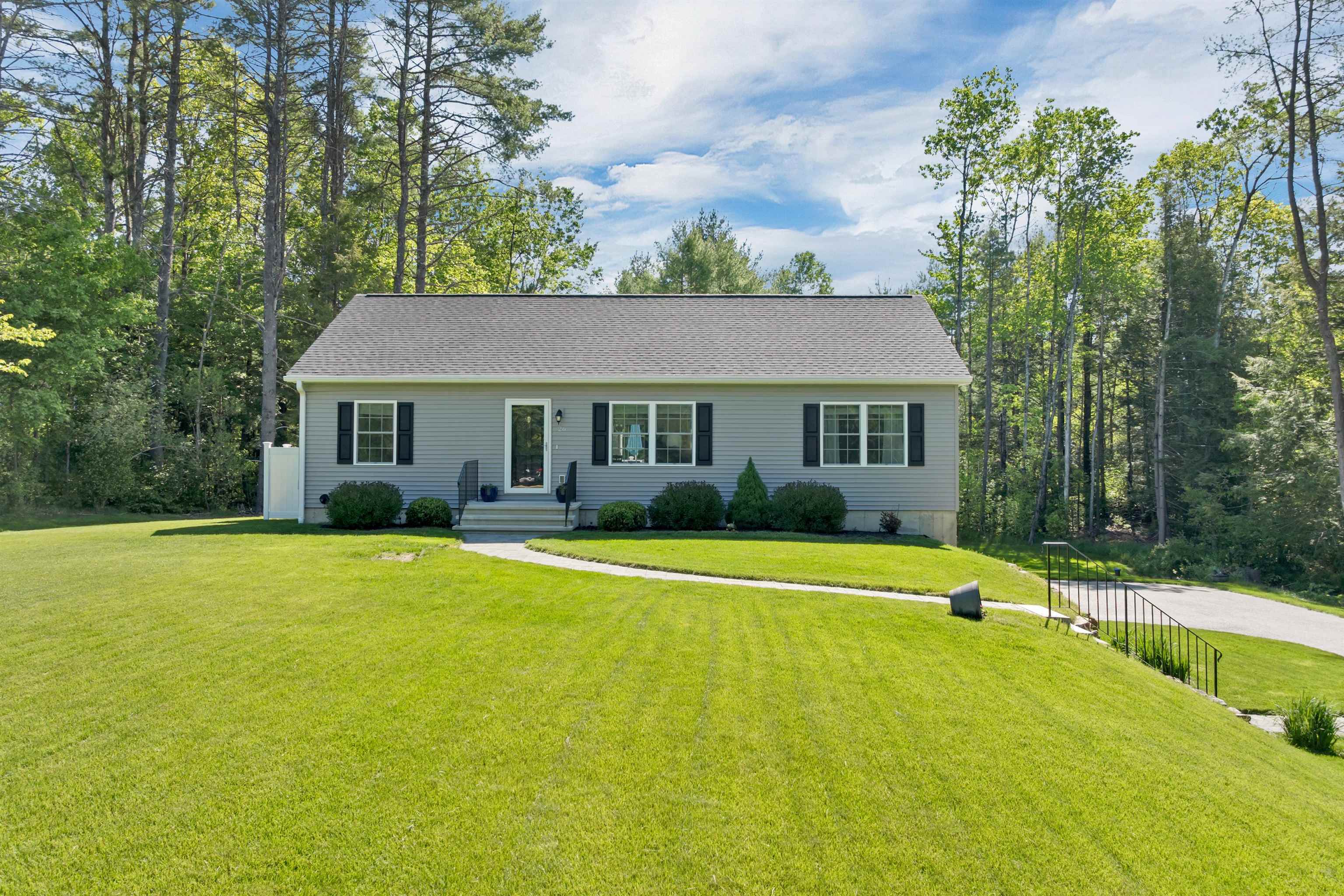 26 Brackett Ln, Northfield, NH 03276