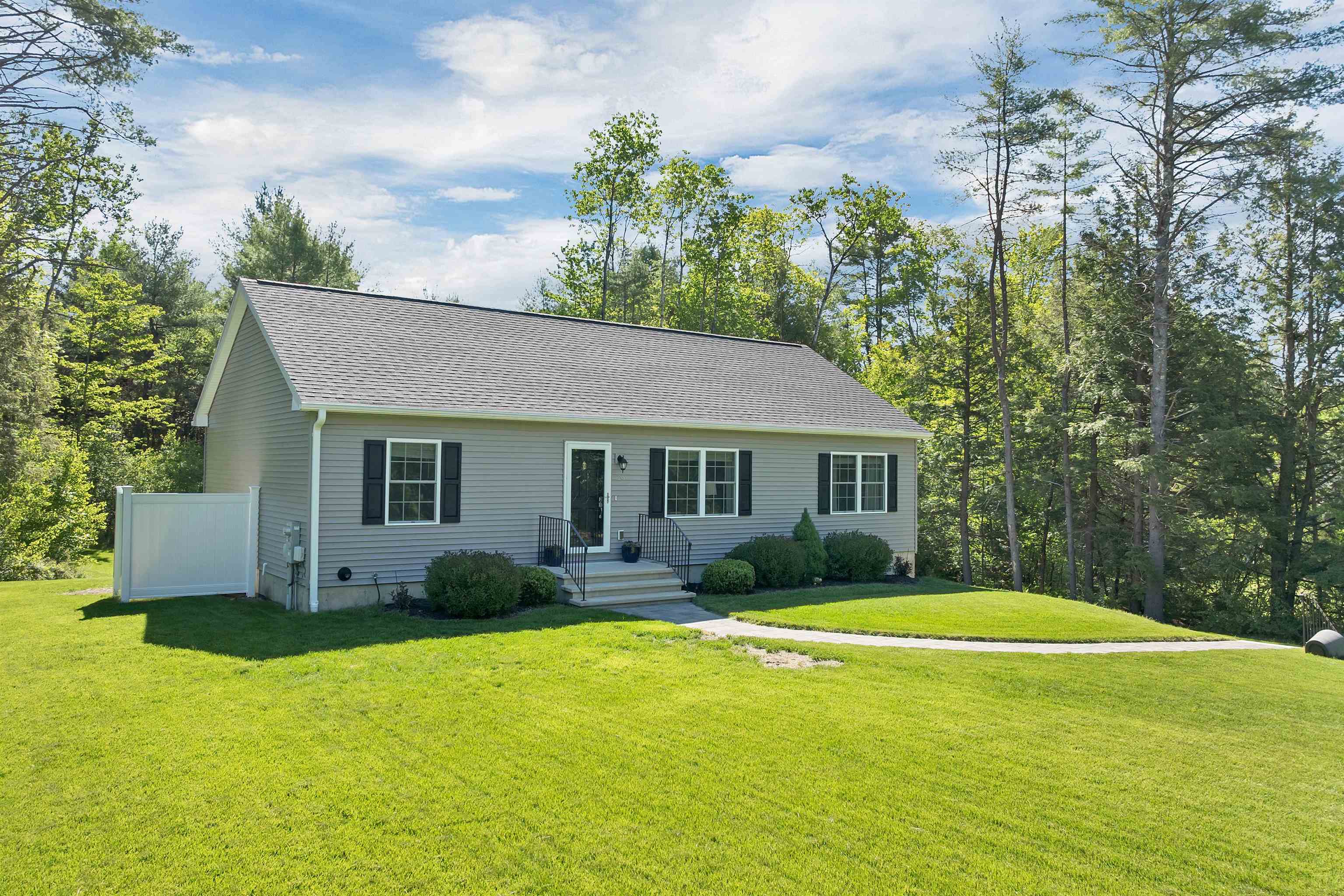 26 Brackett Ln, Northfield, NH 03276