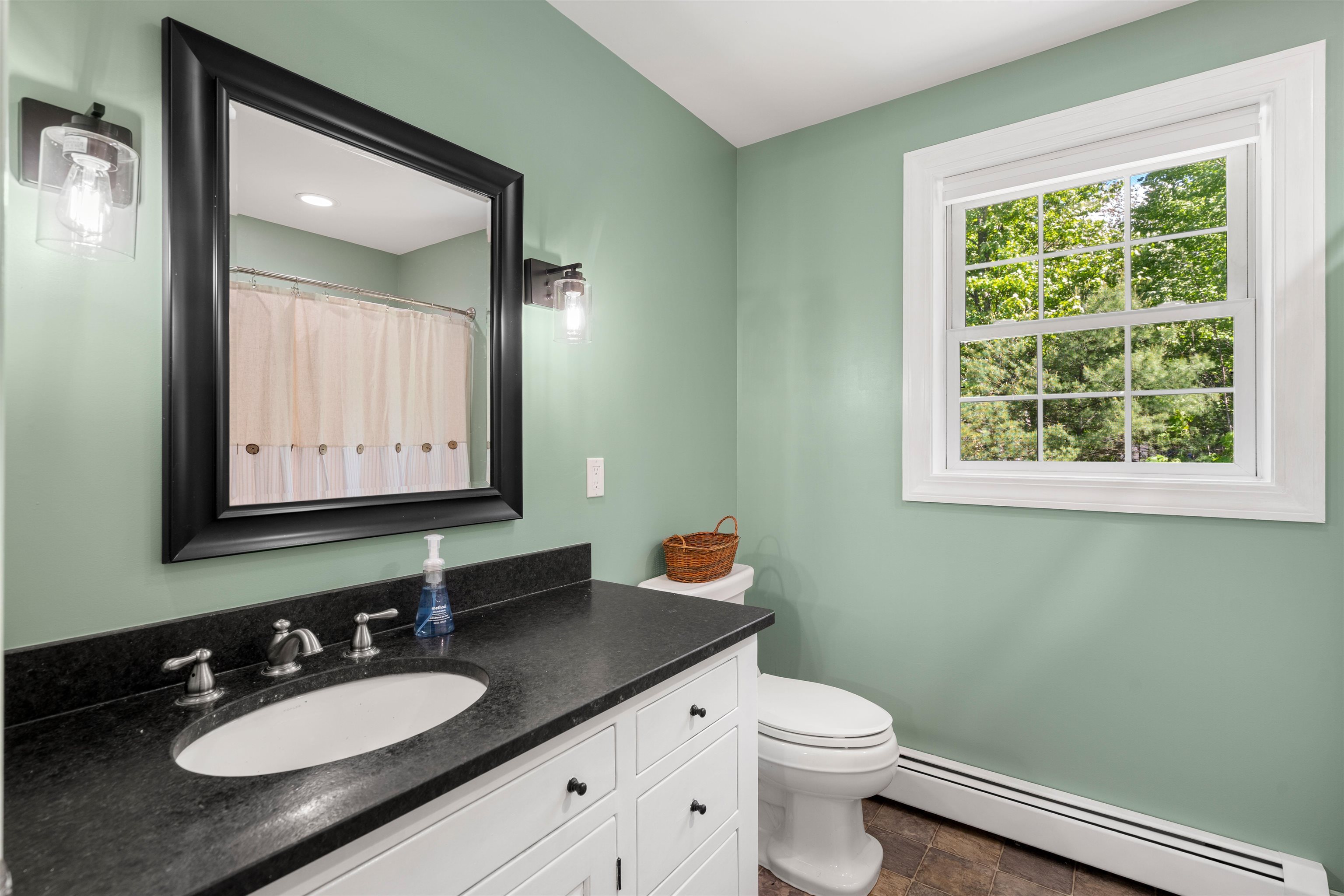 137 Hearthside Dr, Barrington, NH 03825