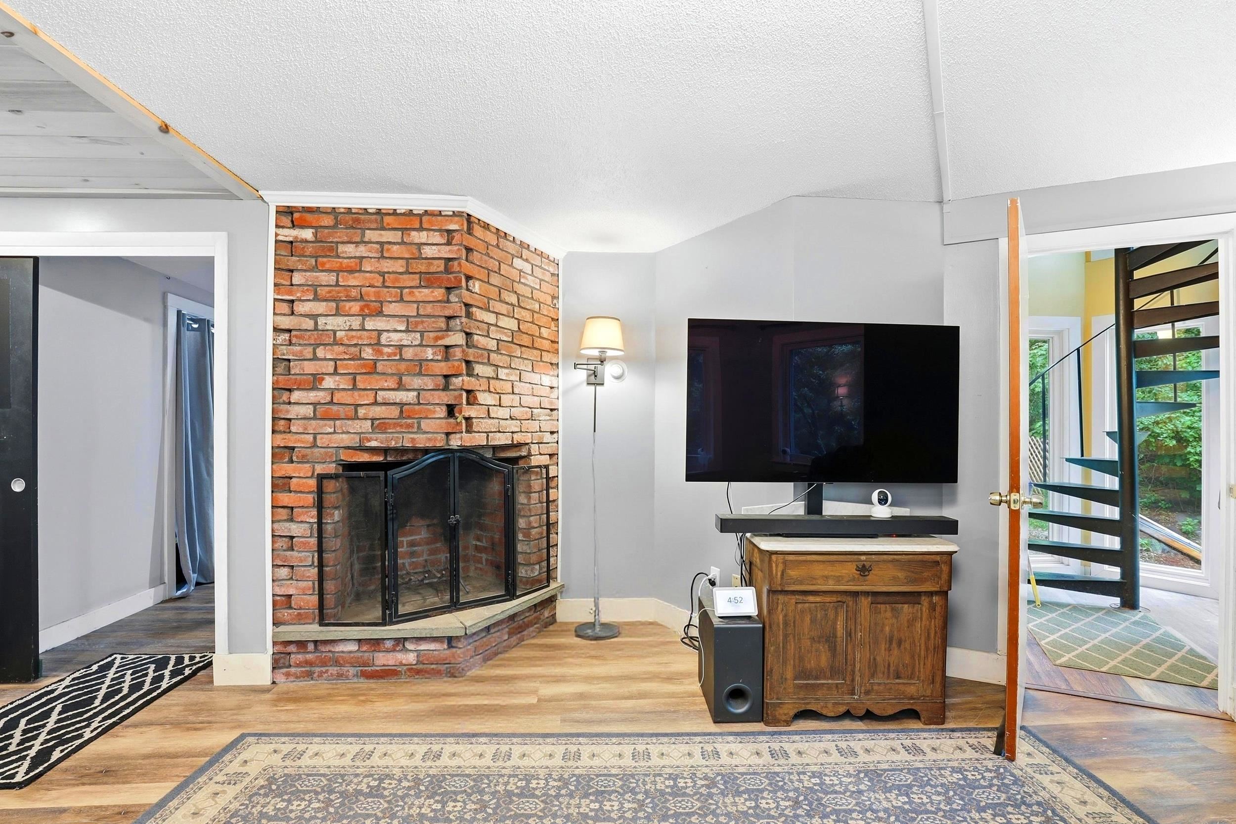 8 Orchard Dr, Durham, NH 03824