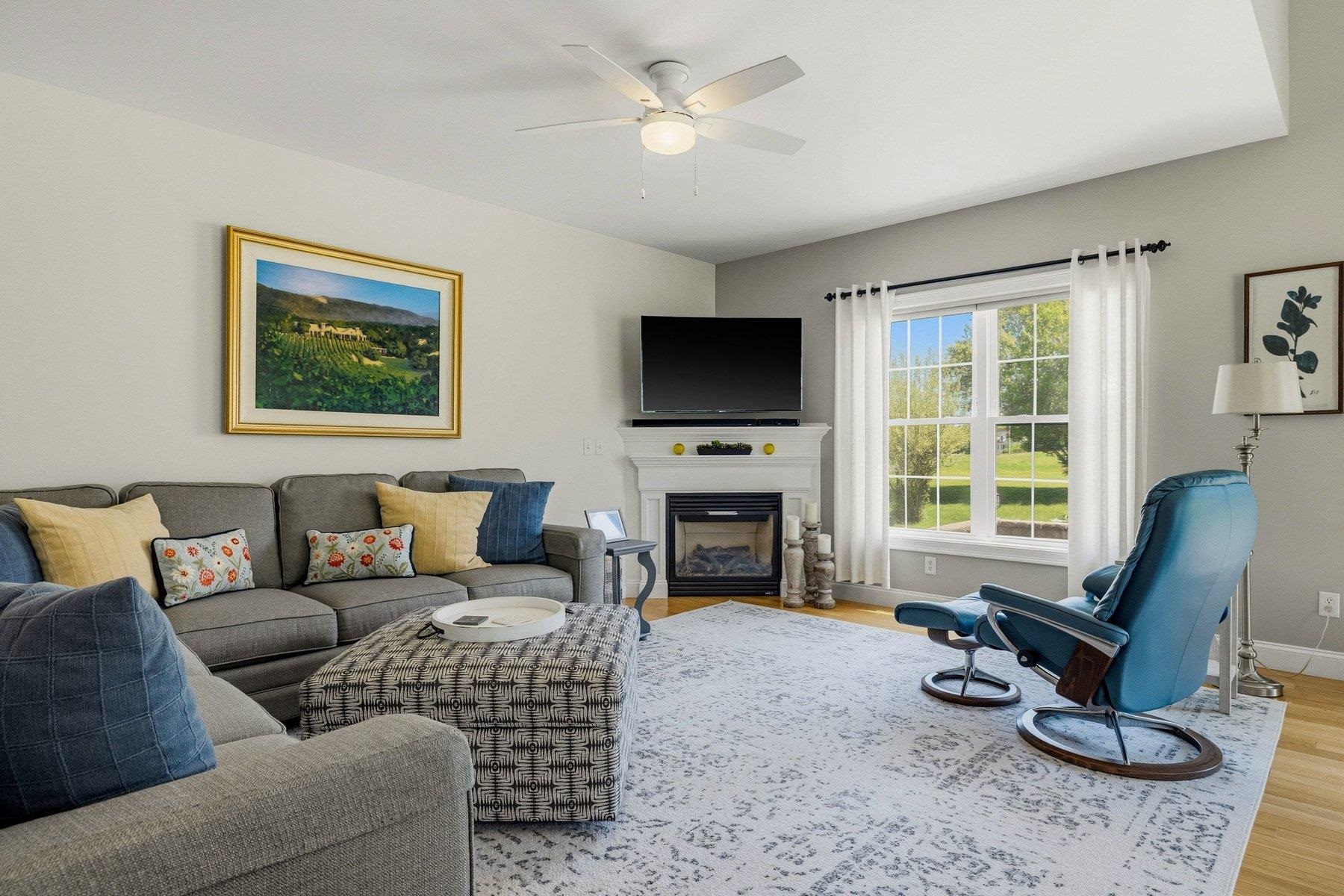 7 Blossom Ln, Stratham, NH 03885
