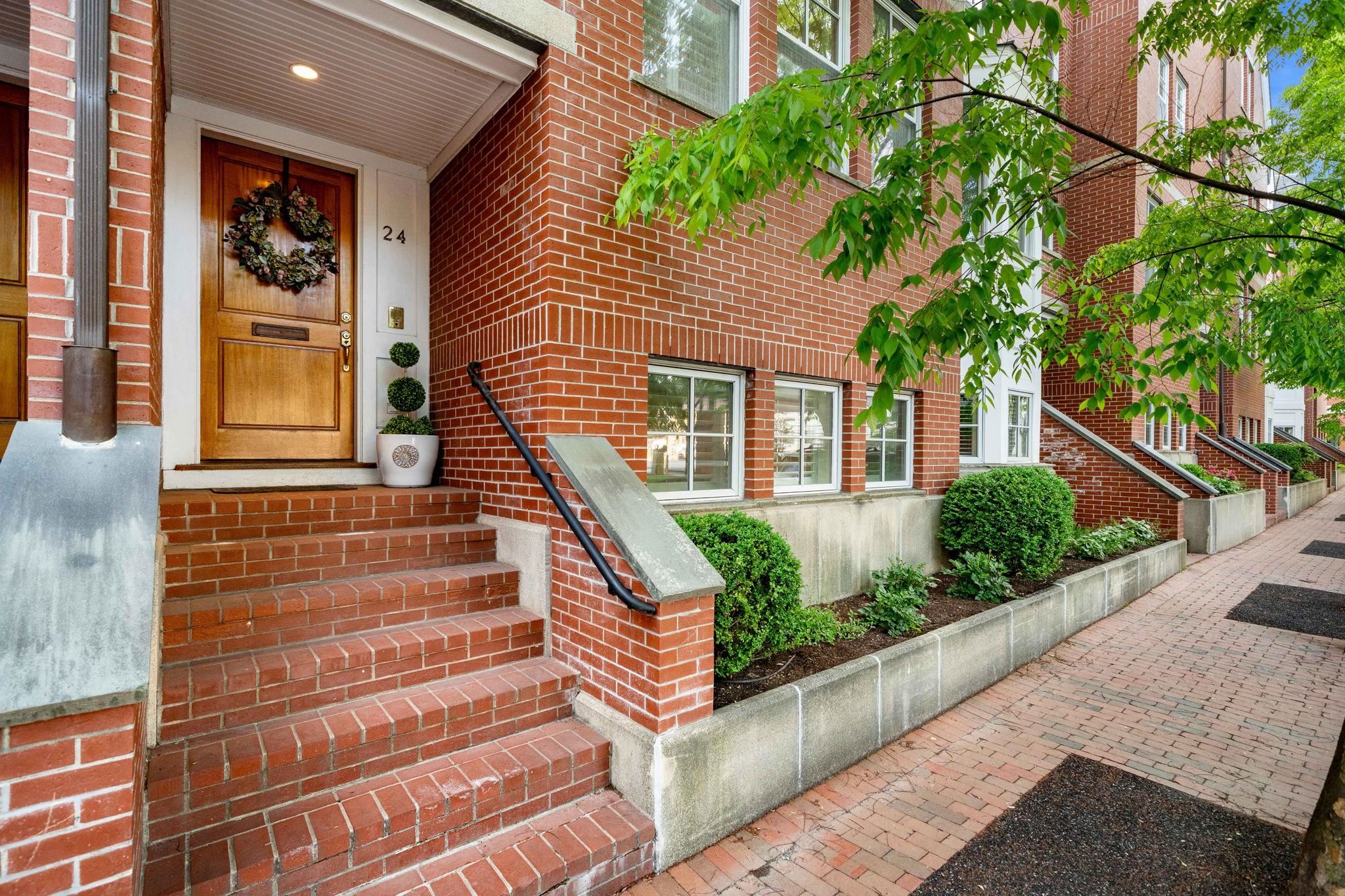 24 Porter St, Portsmouth, NH 03801