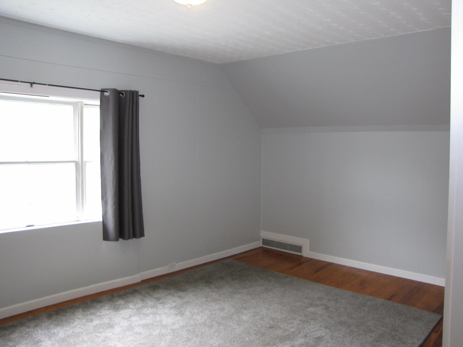 3 Mcilvin St, Manchester, NH 03103