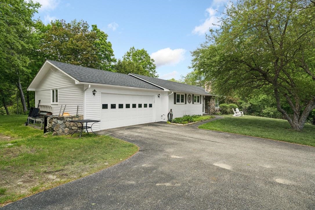139 Belknap Ave, Newport, NH 03773
