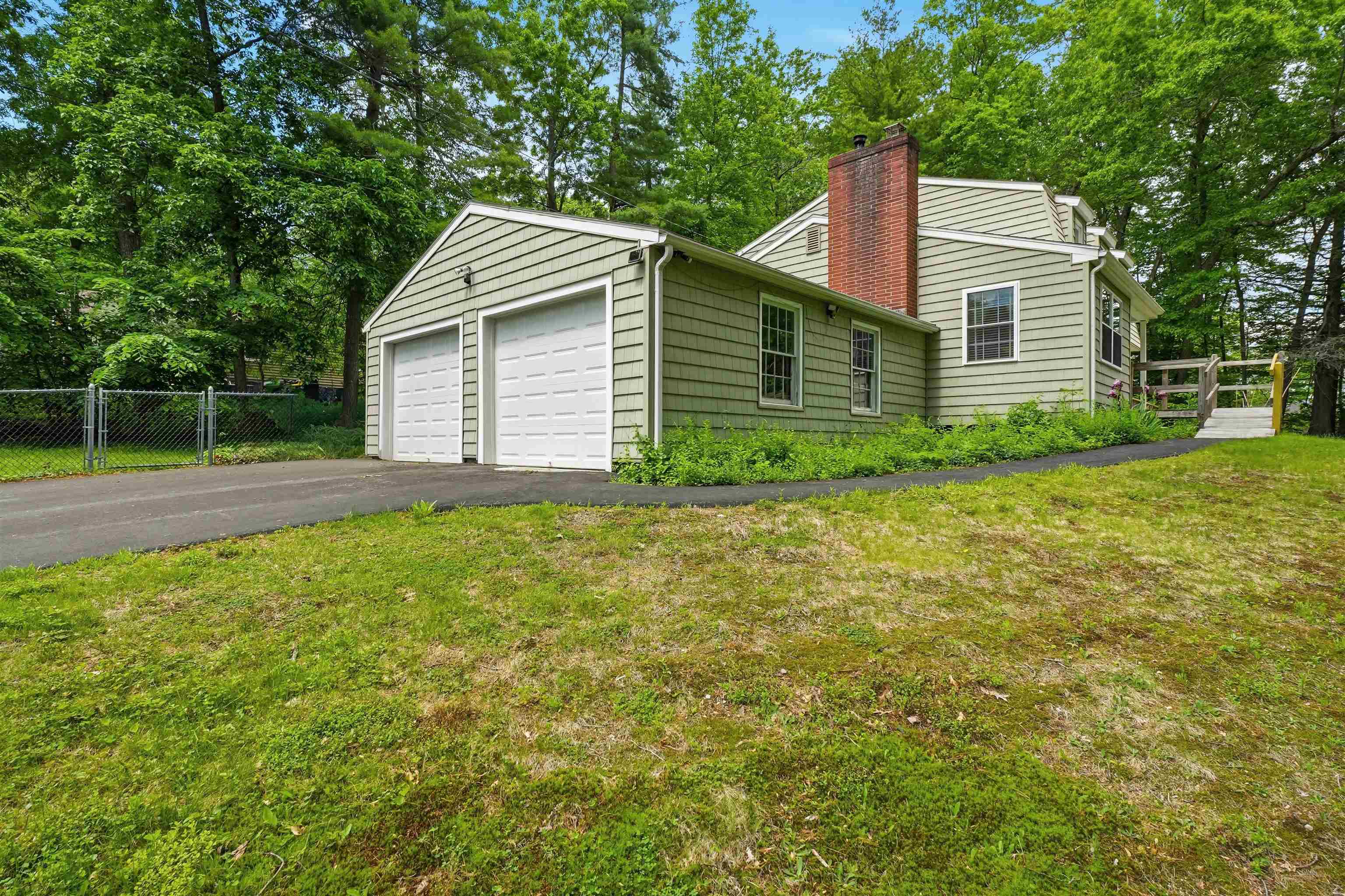 17 Rolling Ridge Rd, Windham, NH 03087