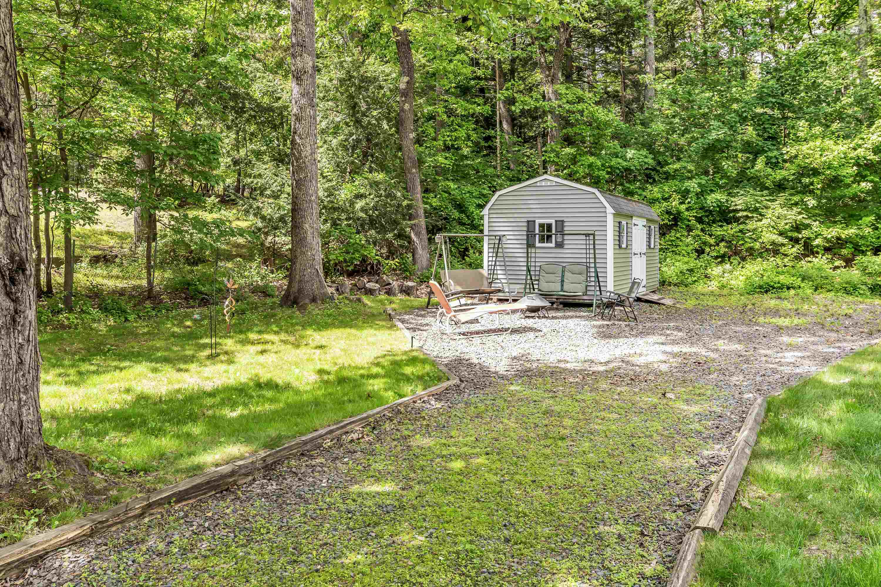 6 Currier Dr, Londonderry, NH 03053