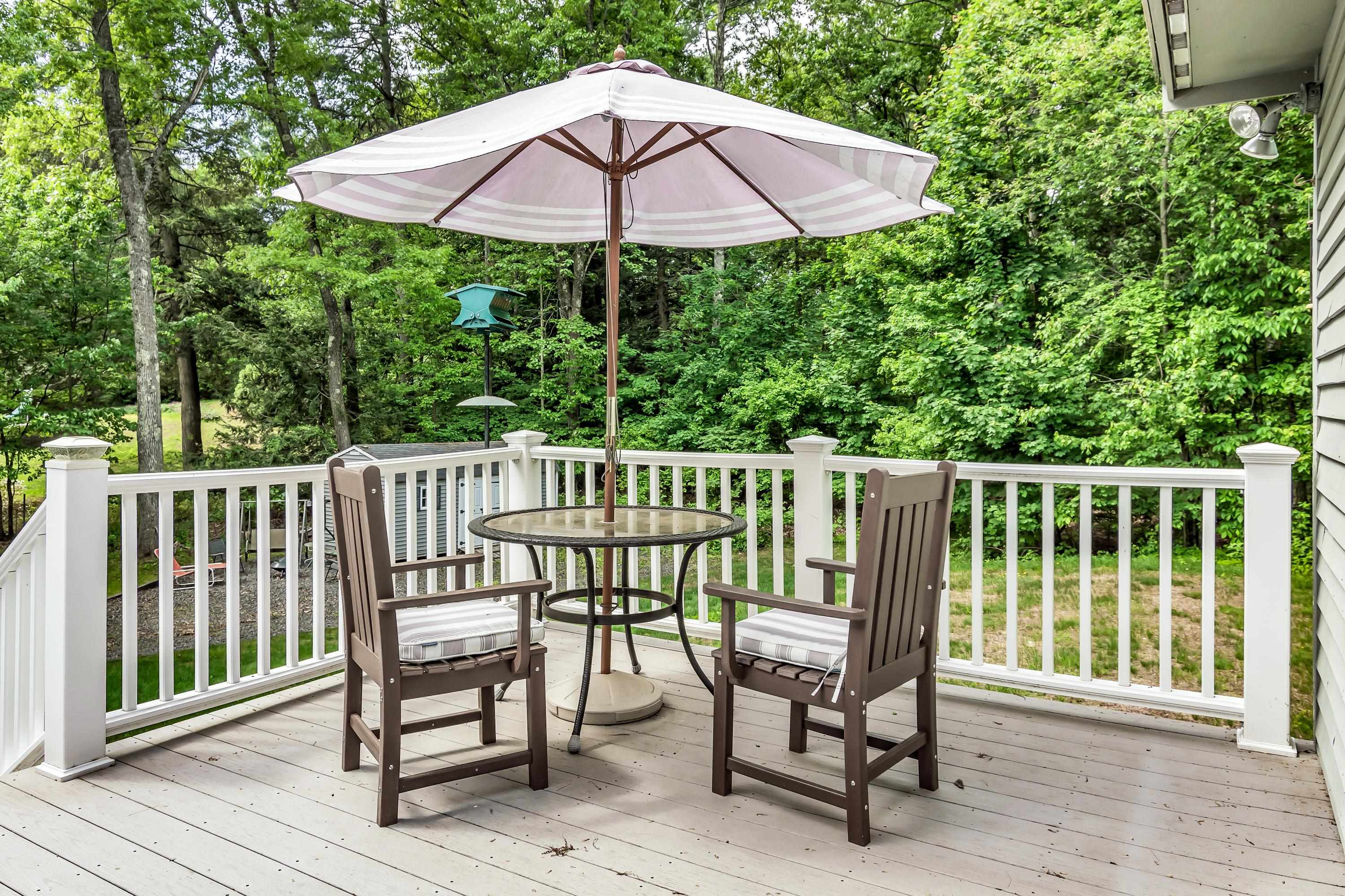 6 Currier Dr, Londonderry, NH 03053