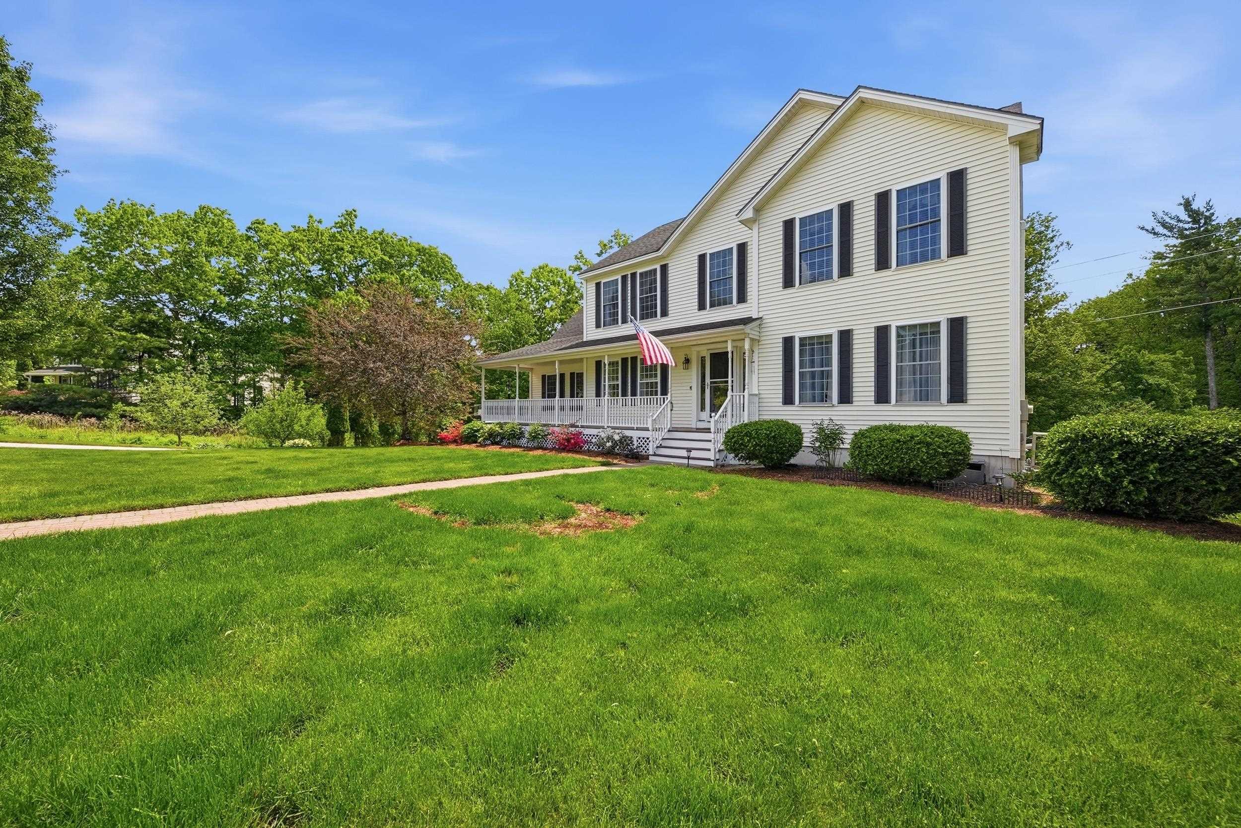 13 Stirling Ave, Hooksett, NH 03106