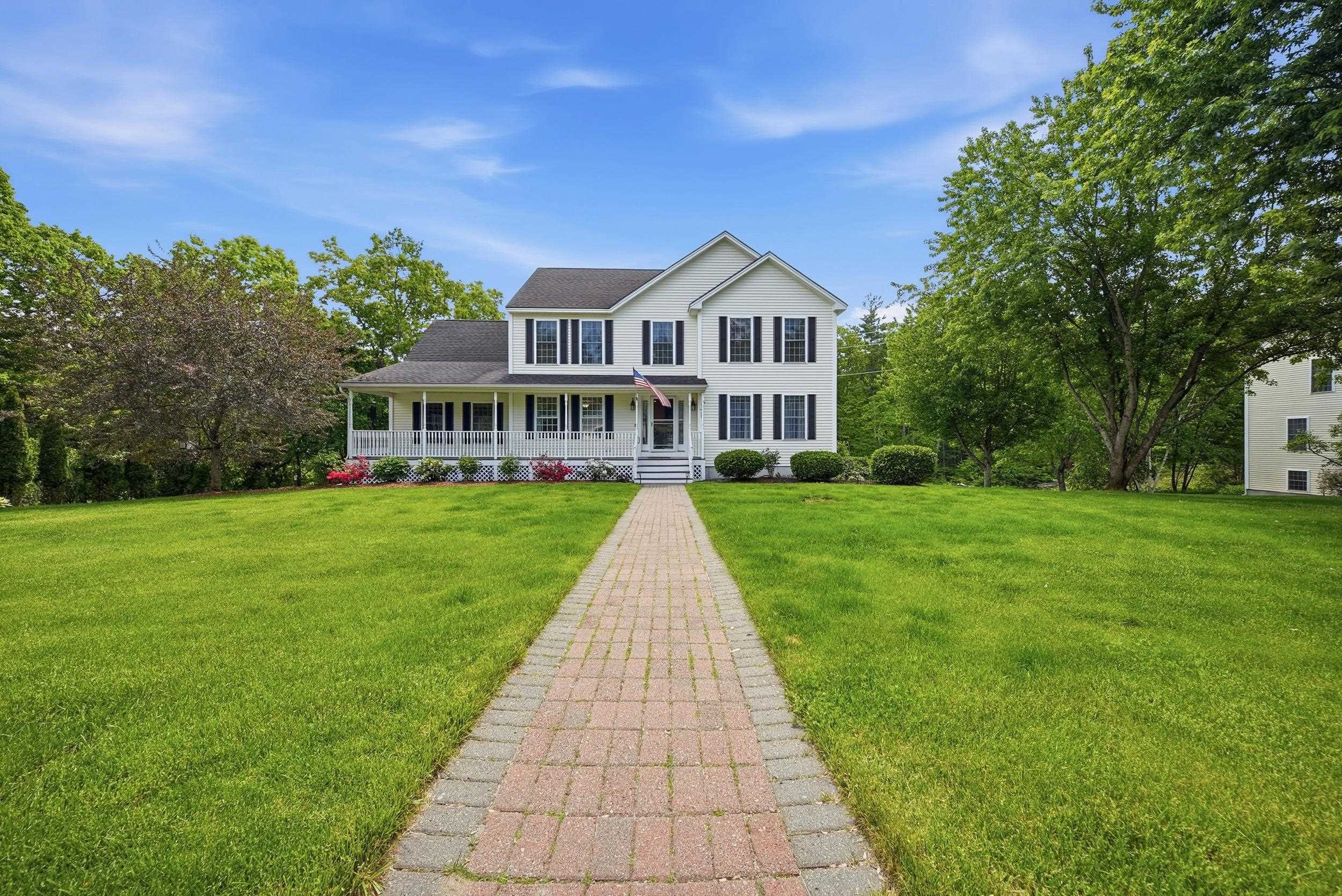 13 Stirling Ave, Hooksett, NH 03106