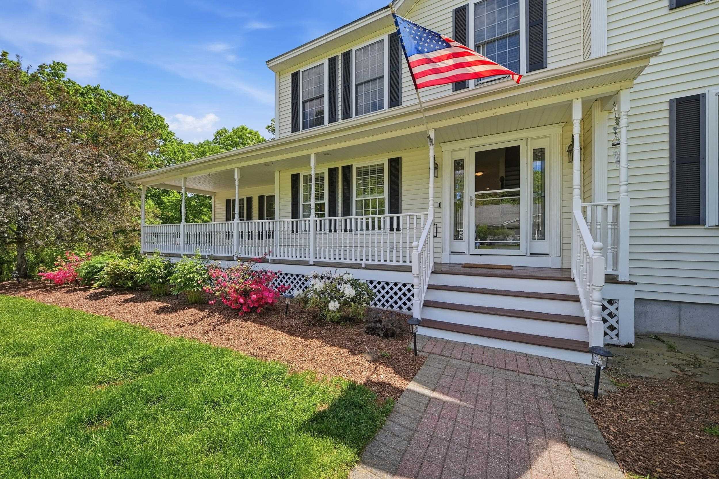13 Stirling Ave, Hooksett, NH 03106