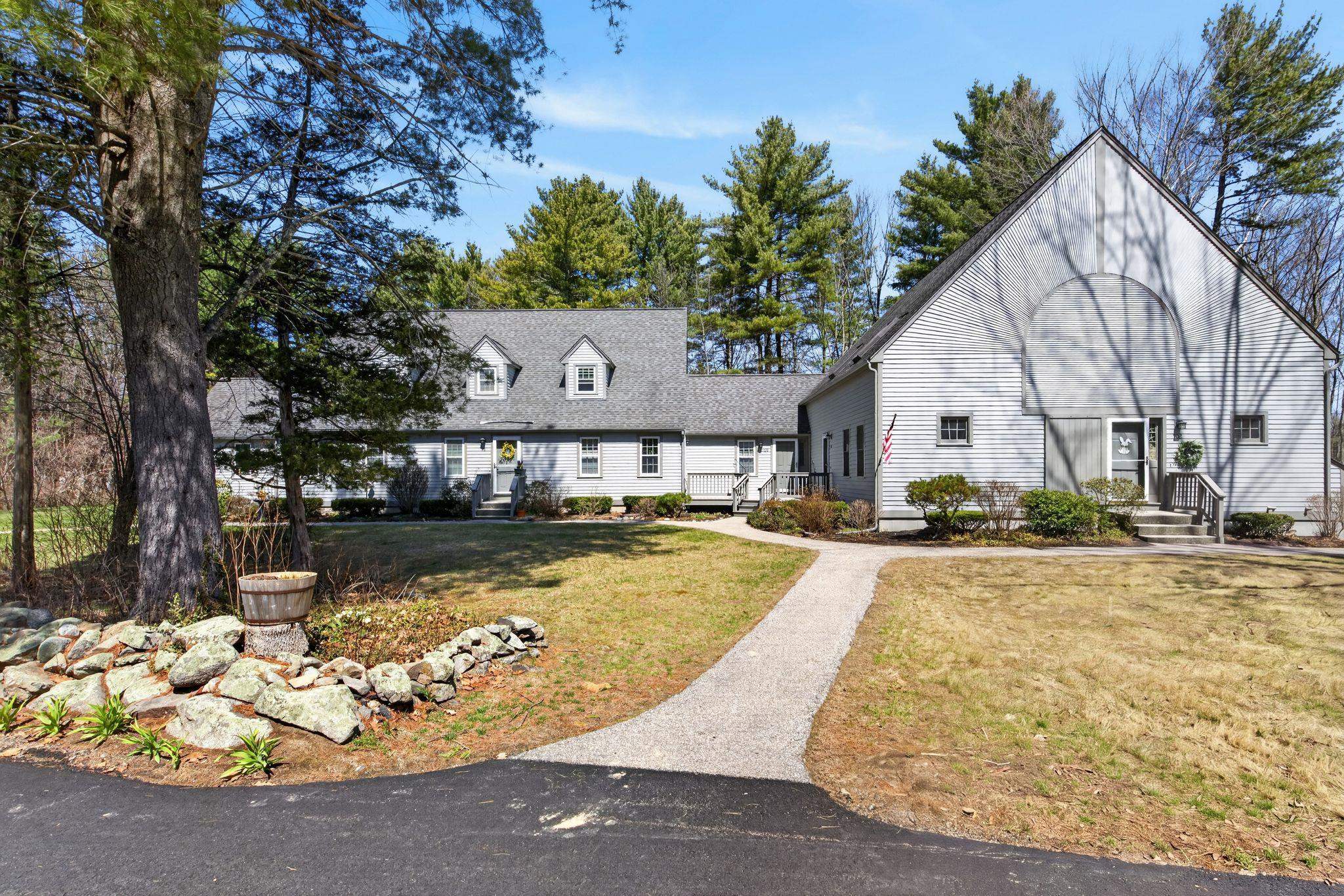 99 Glengarry Dr, Stratham, NH 03885