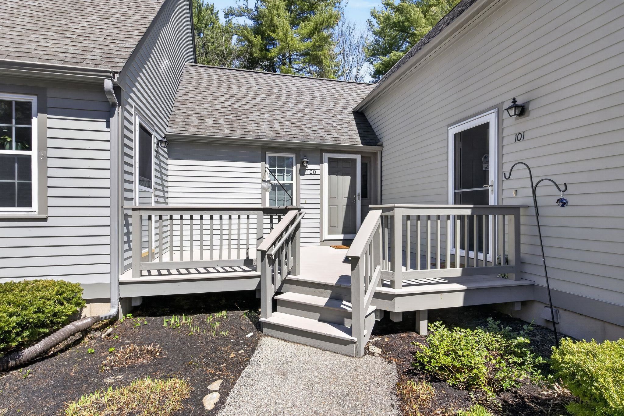 99 Glengarry Dr, Stratham, NH 03885