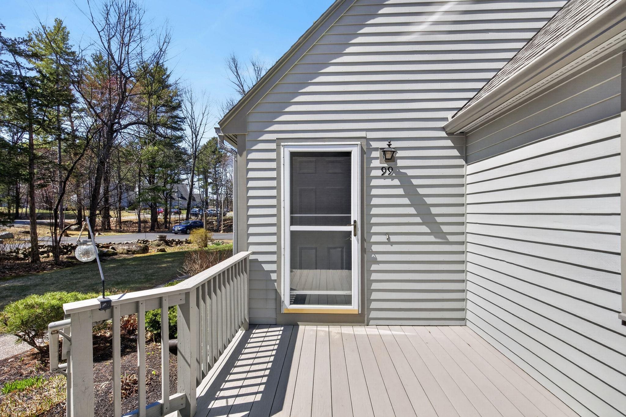 99 Glengarry Dr, Stratham, NH 03885