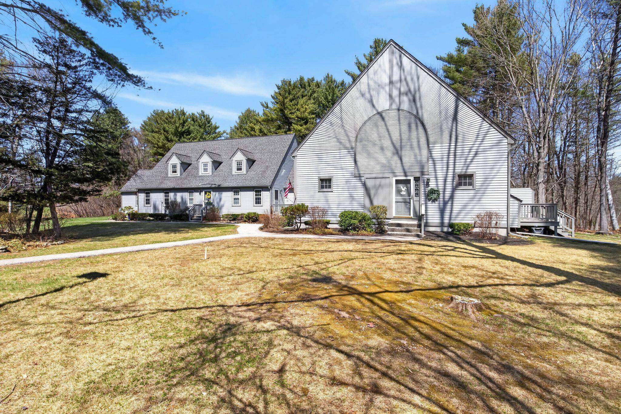 99 Glengarry Dr, Stratham, NH 03885