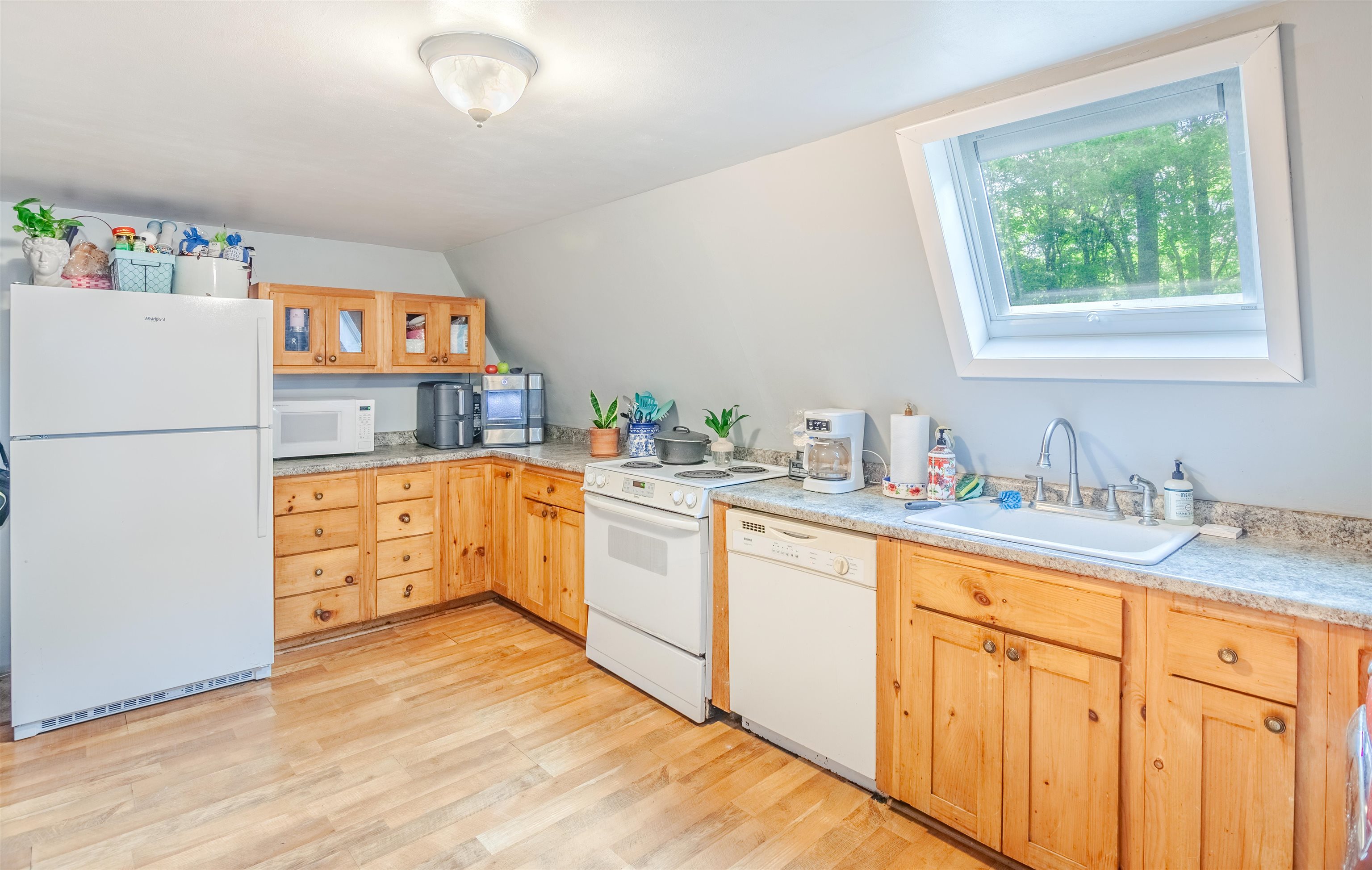 21 Hoadley Rd, Belmont, NH 03220