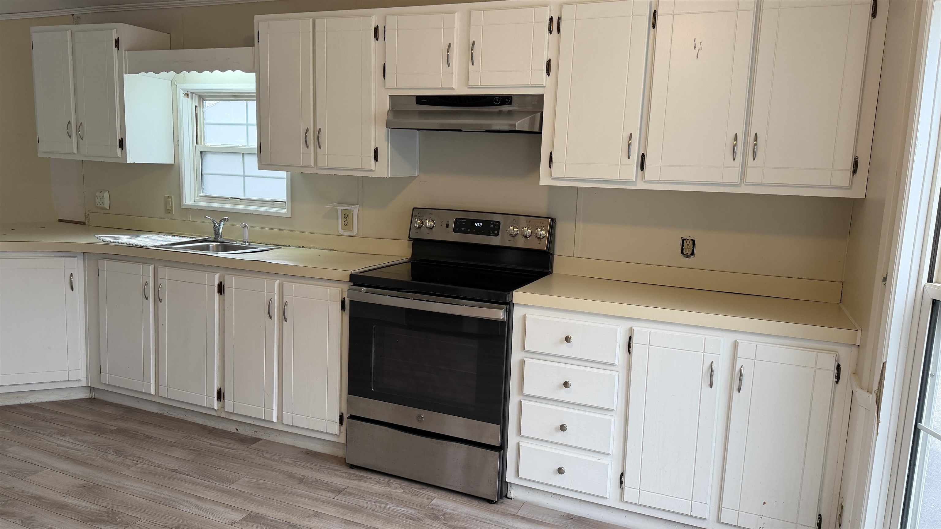 78 Thistle Way, Manchester, NH 03109