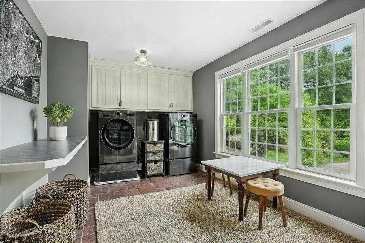 14 Aspen Ln, Bedford, NH 03110