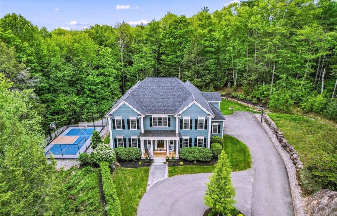 14 Aspen Ln, Bedford, NH 03110