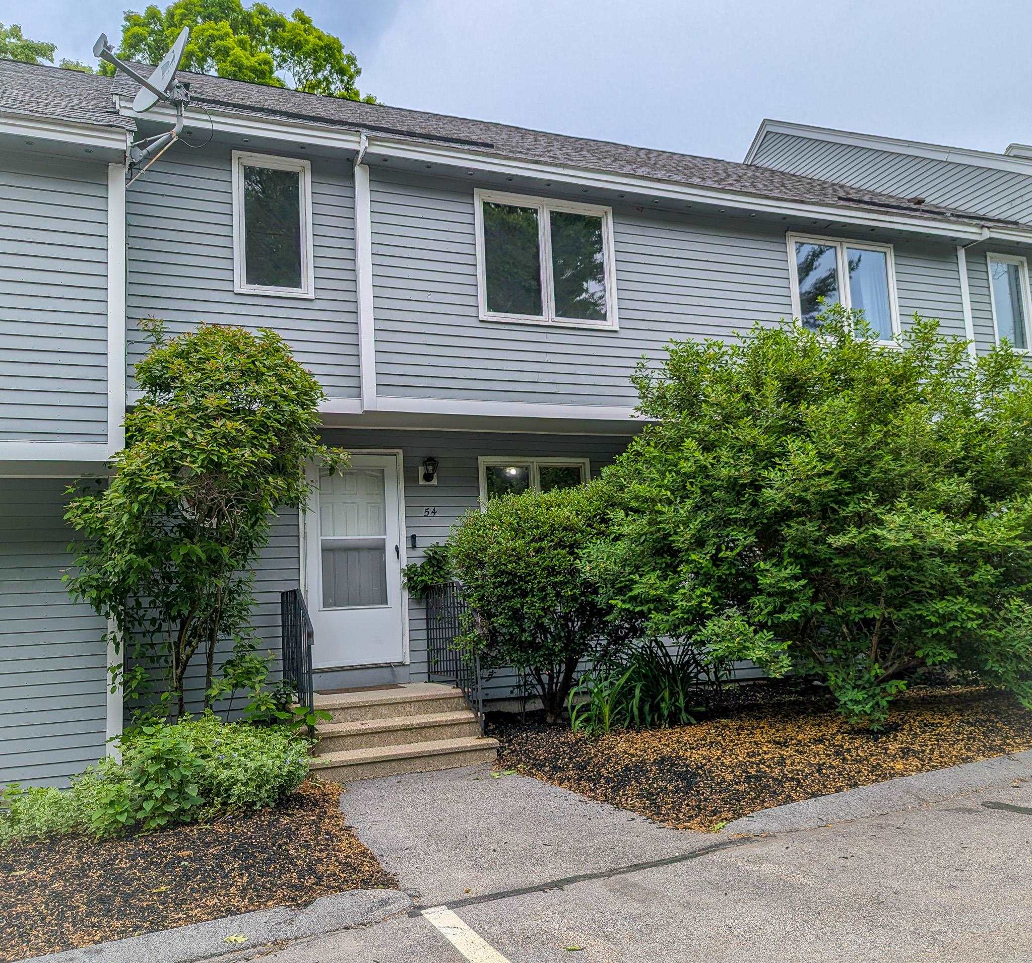 54 Merrimack Dr, Merrimack, NH 03054