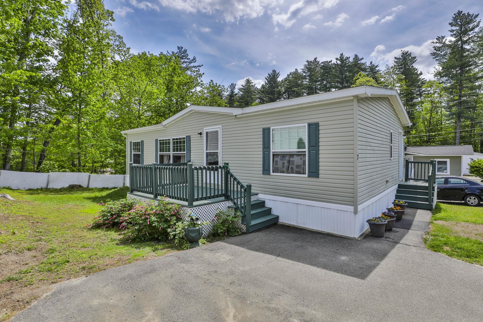 7 Pearl Ct, Merrimack, NH 03054