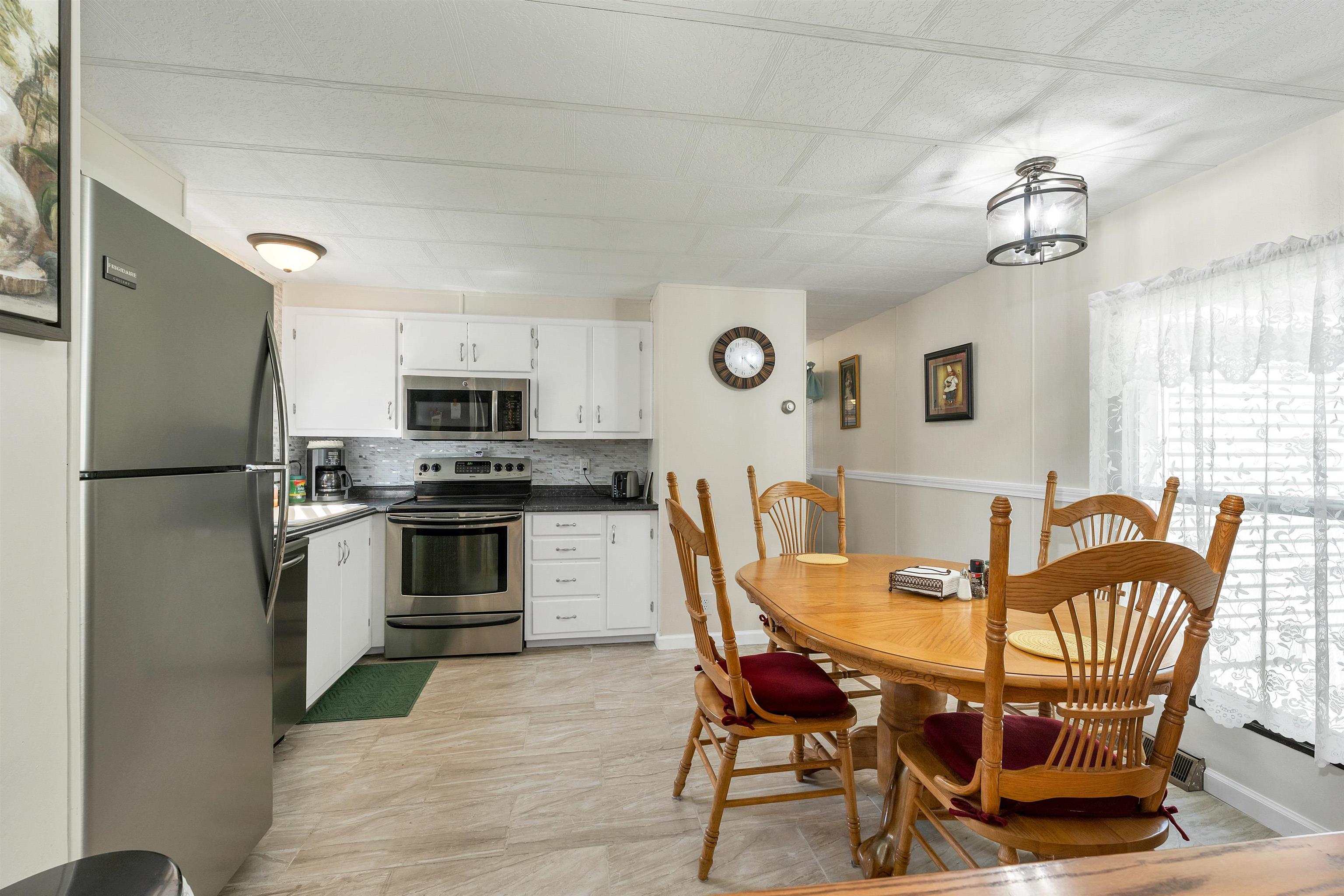 1 Woodgate Cir, Tilton, NH 03276