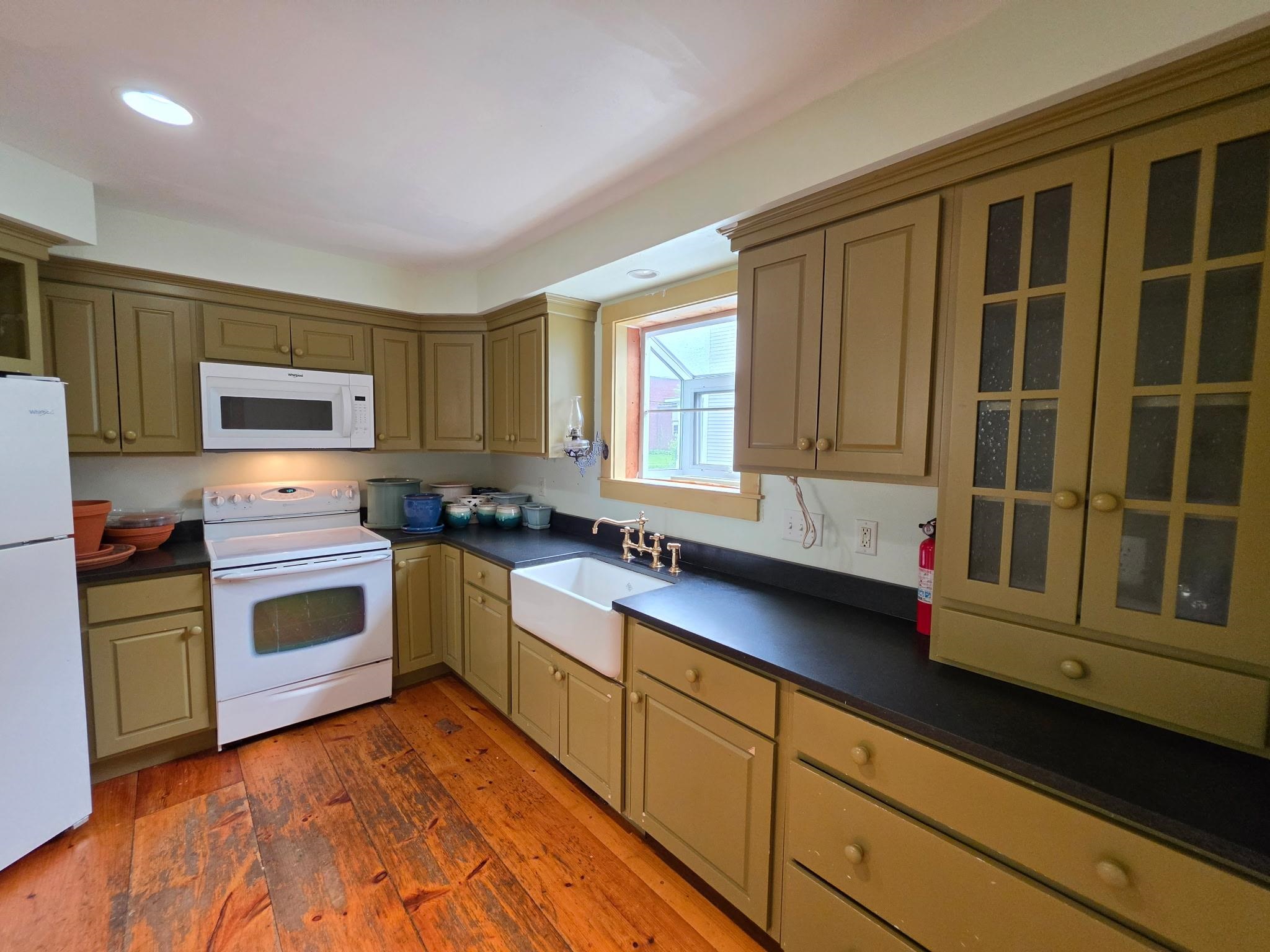 27 Linden St, Exeter, NH 03833