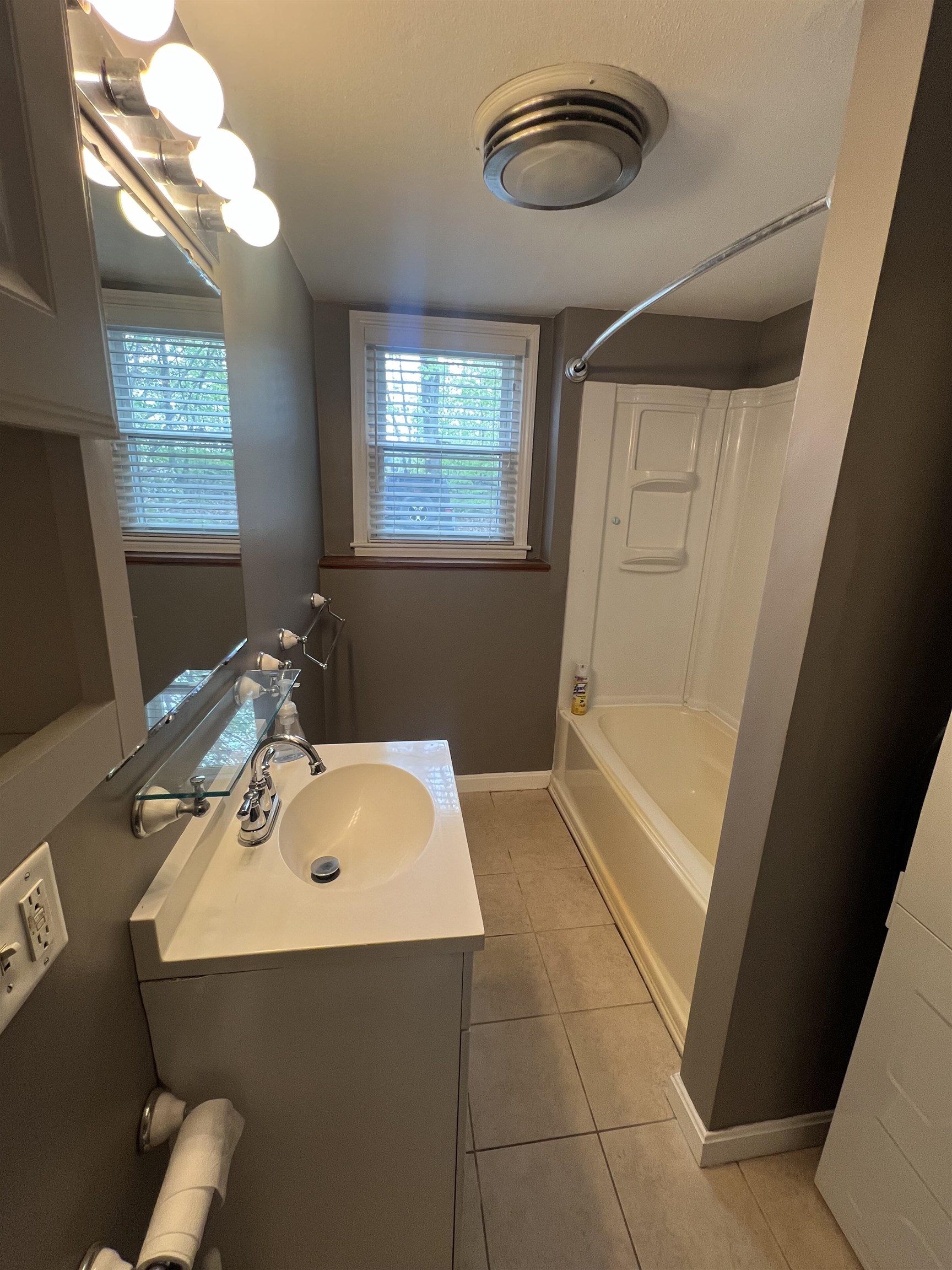 140 Cass St, Portsmouth, NH 03801