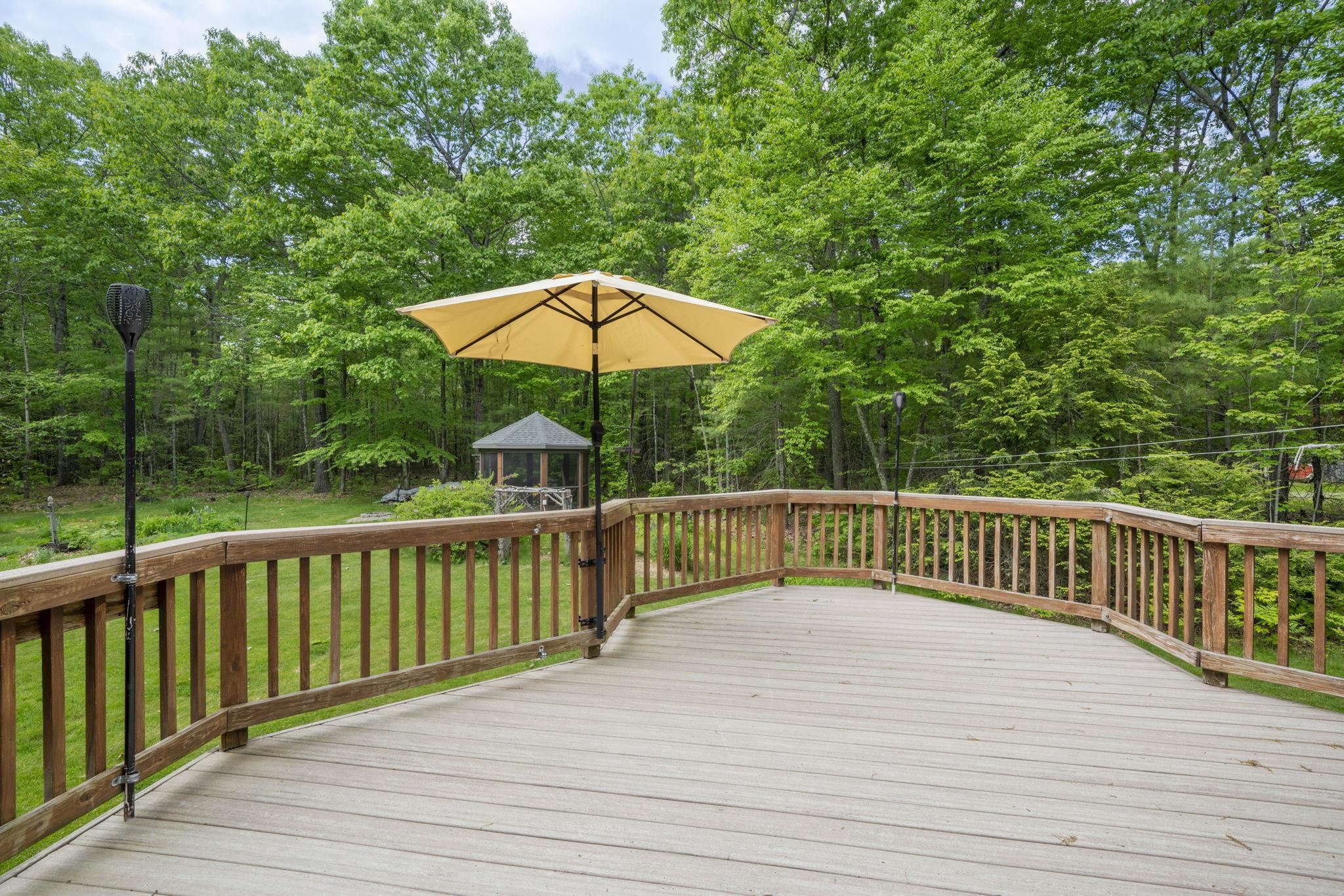 141 Mitchell Rd, Nottingham, NH 03290