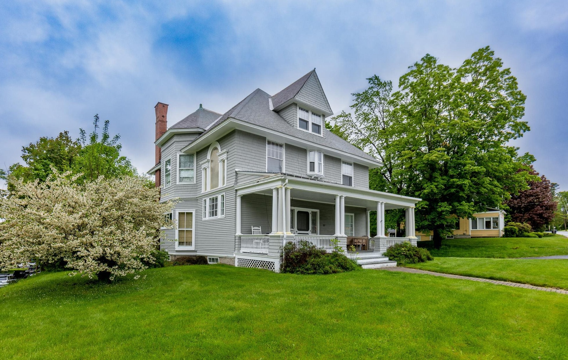 27 Shaker Hill Rd, Enfield, NH 03748