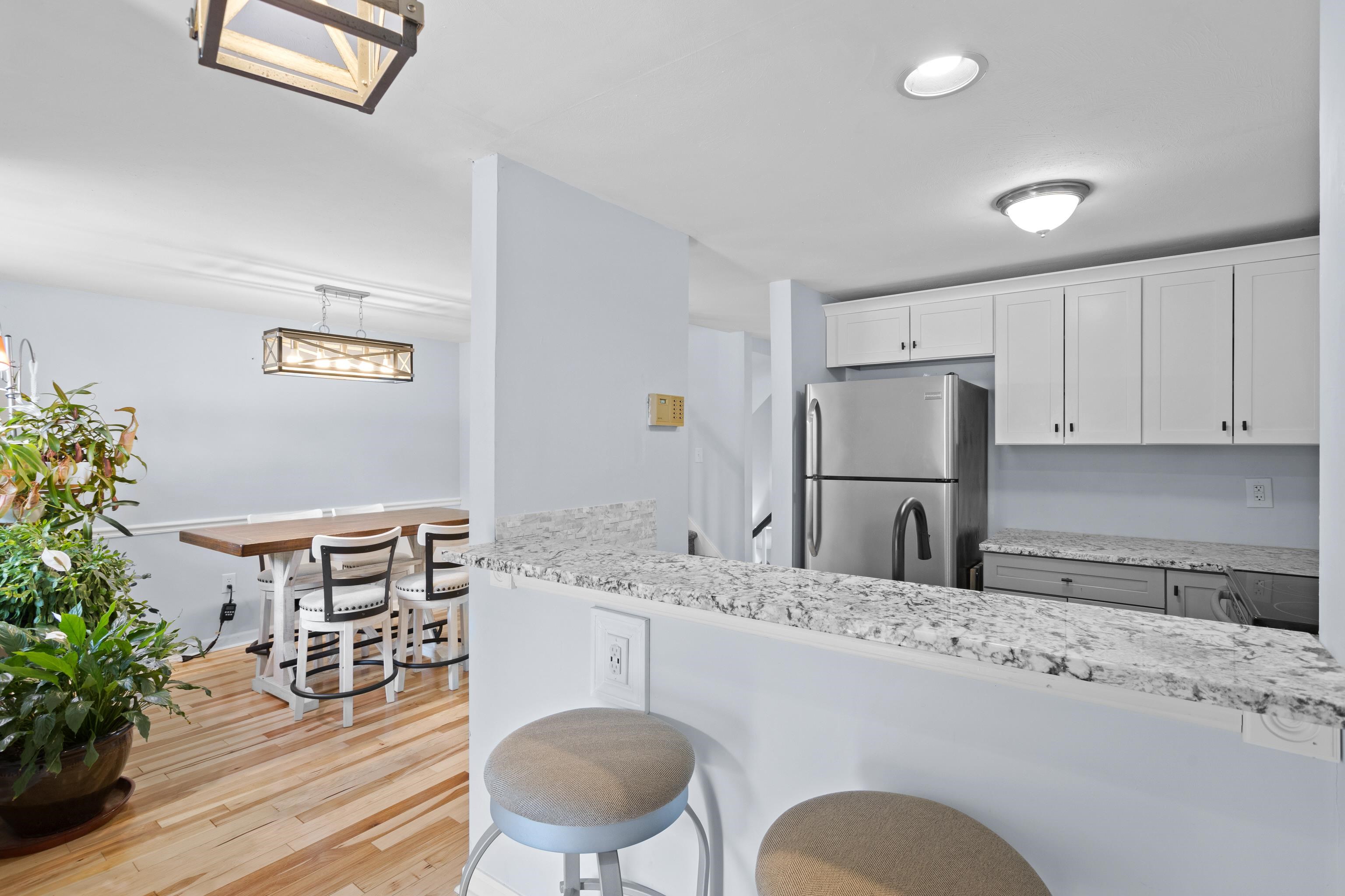 4 Clinton Ct, Merrimack, NH 03054