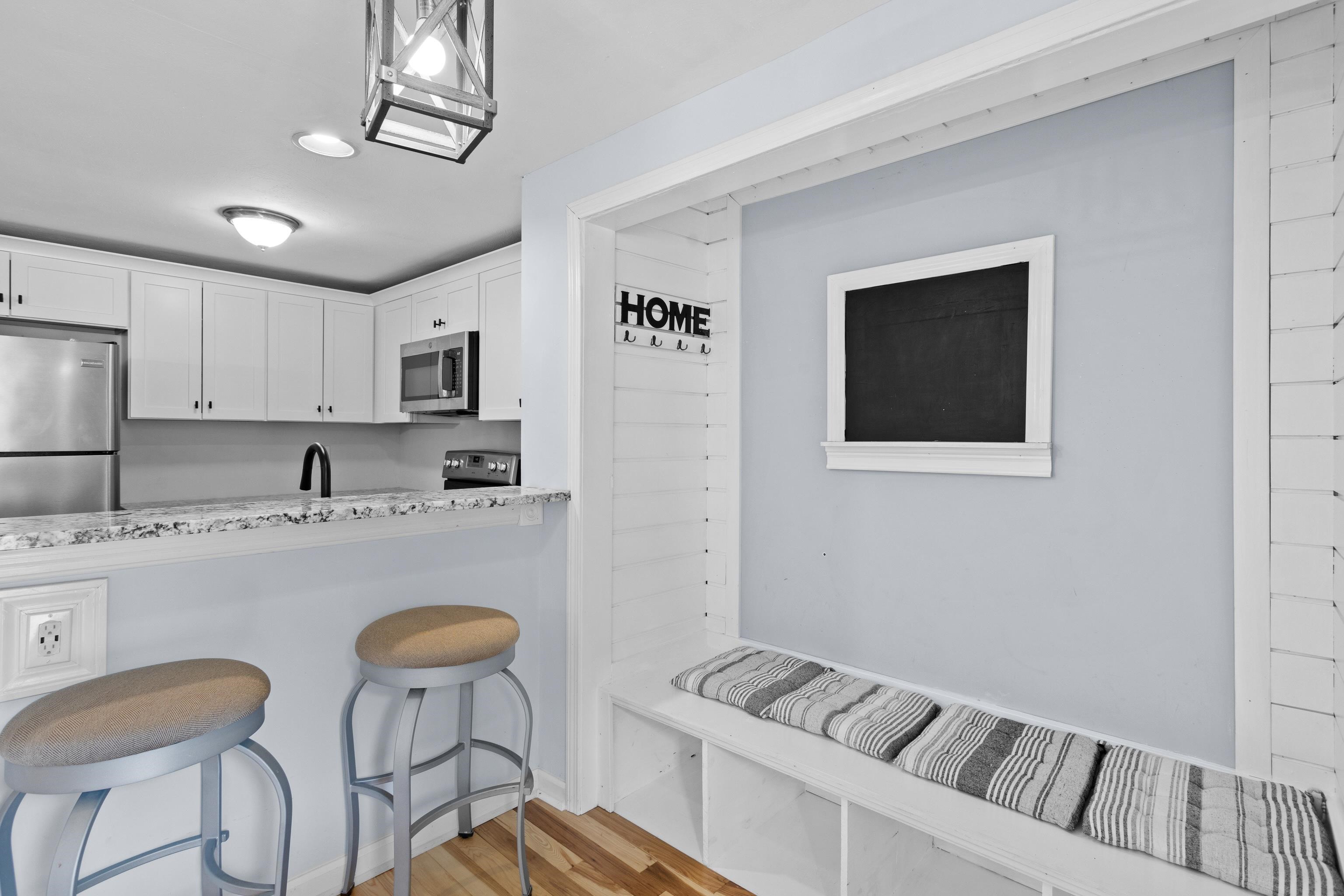 4 Clinton Ct, Merrimack, NH 03054