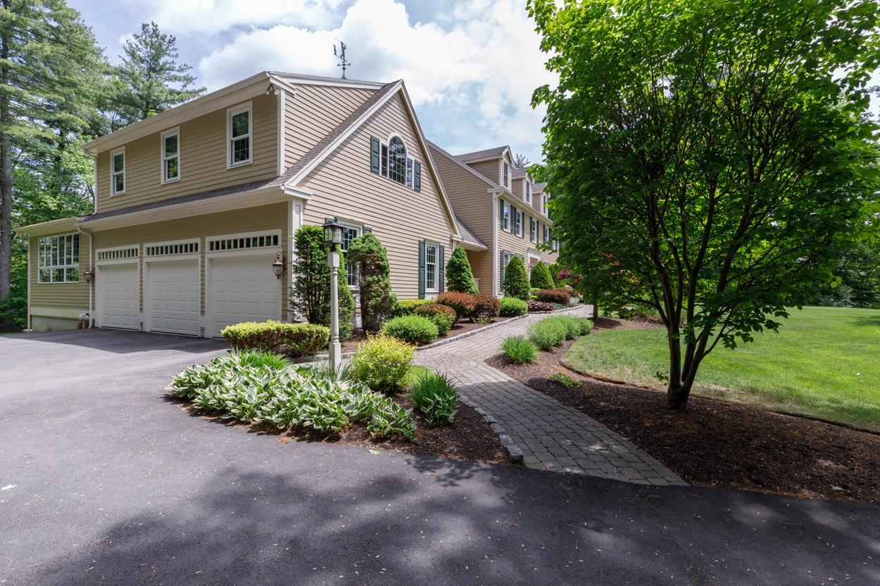 3 Aberdeen St, Windham, NH 03087