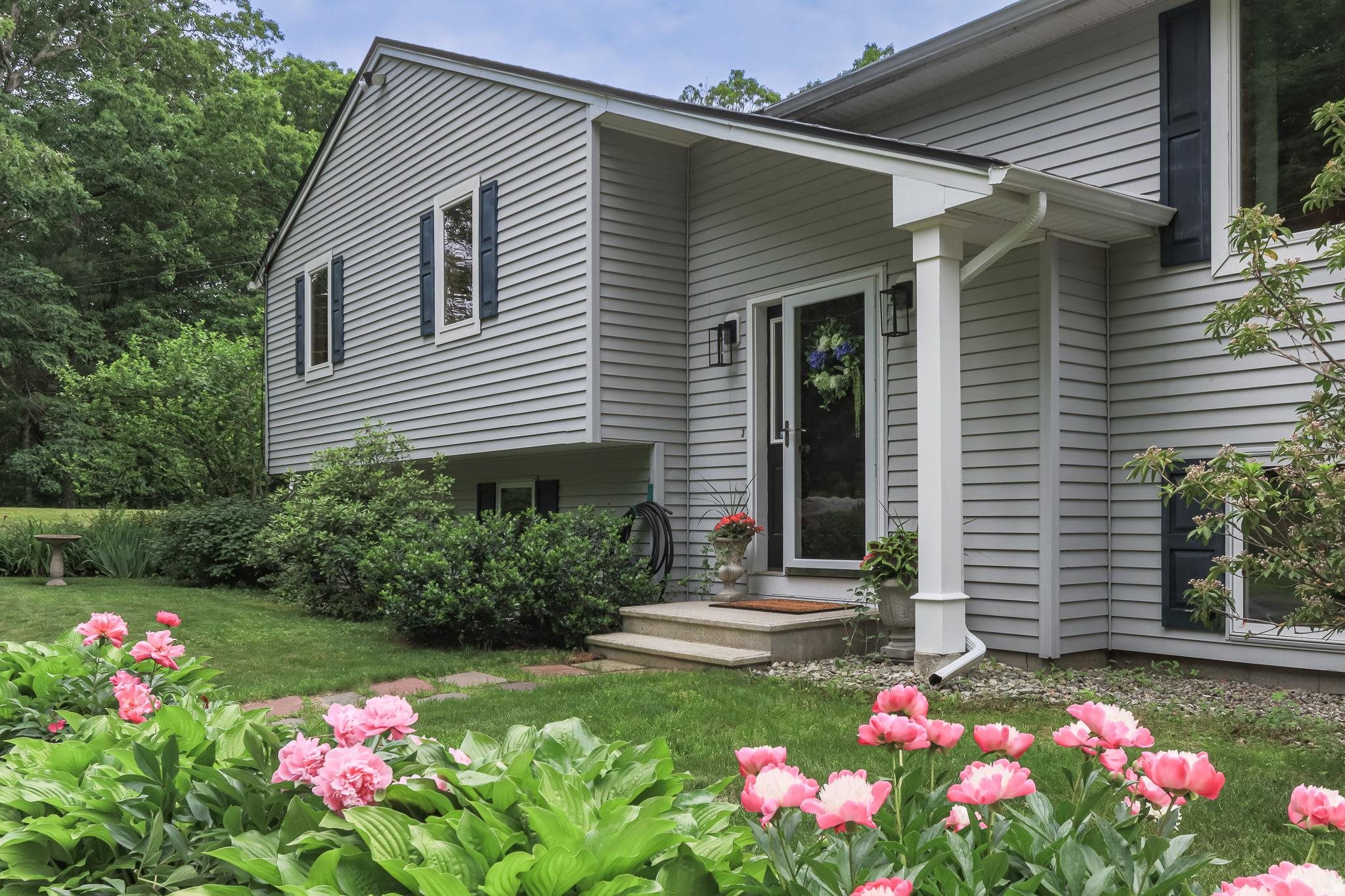 59 Whipplewill Rd, New Boston, NH 03070