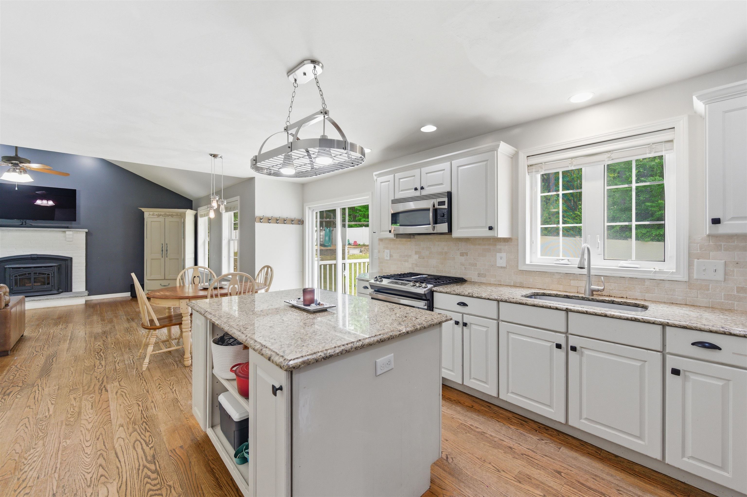 6 Burge Dr, Brookline, NH 03033