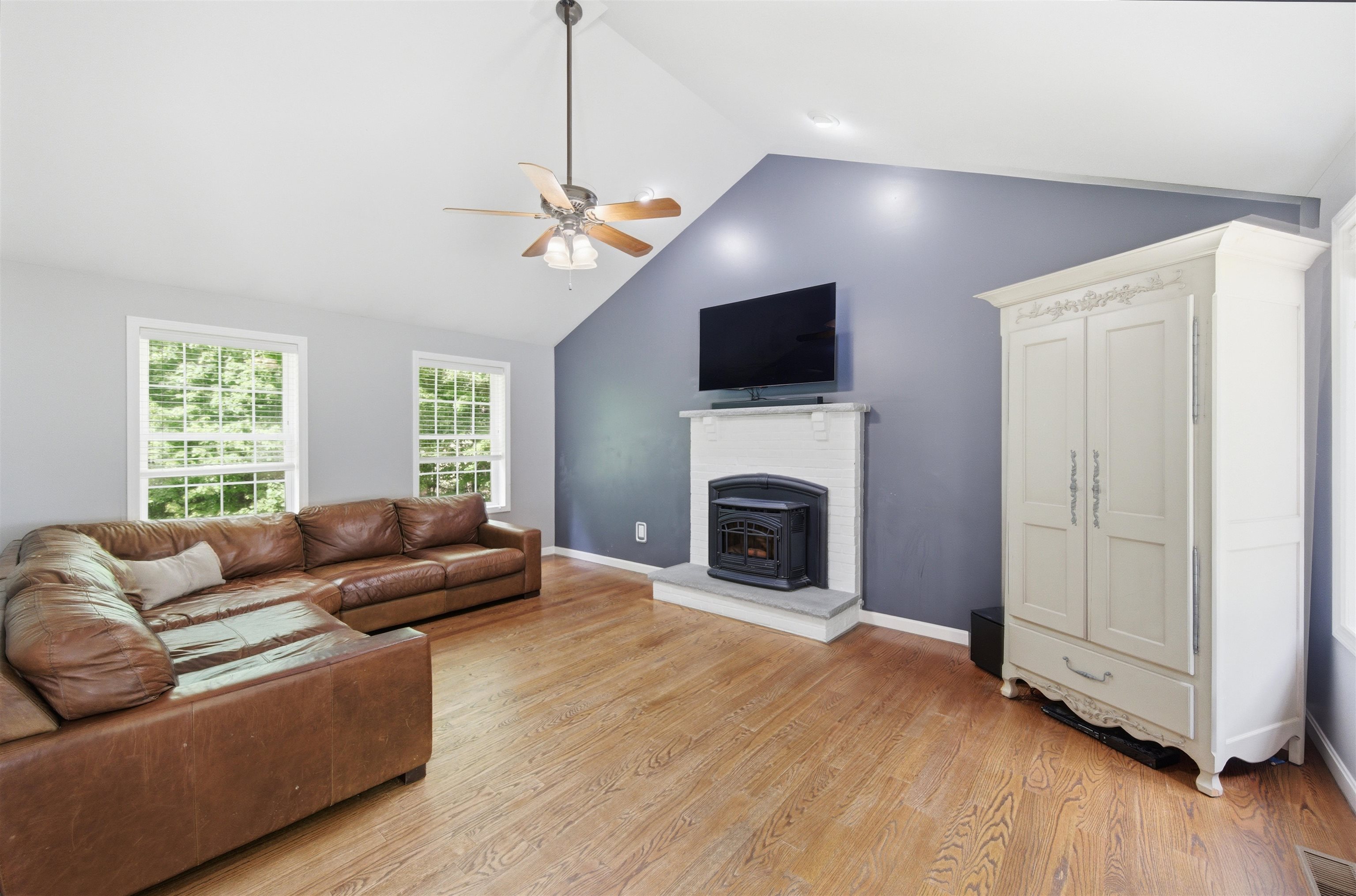 6 Burge Dr, Brookline, NH 03033
