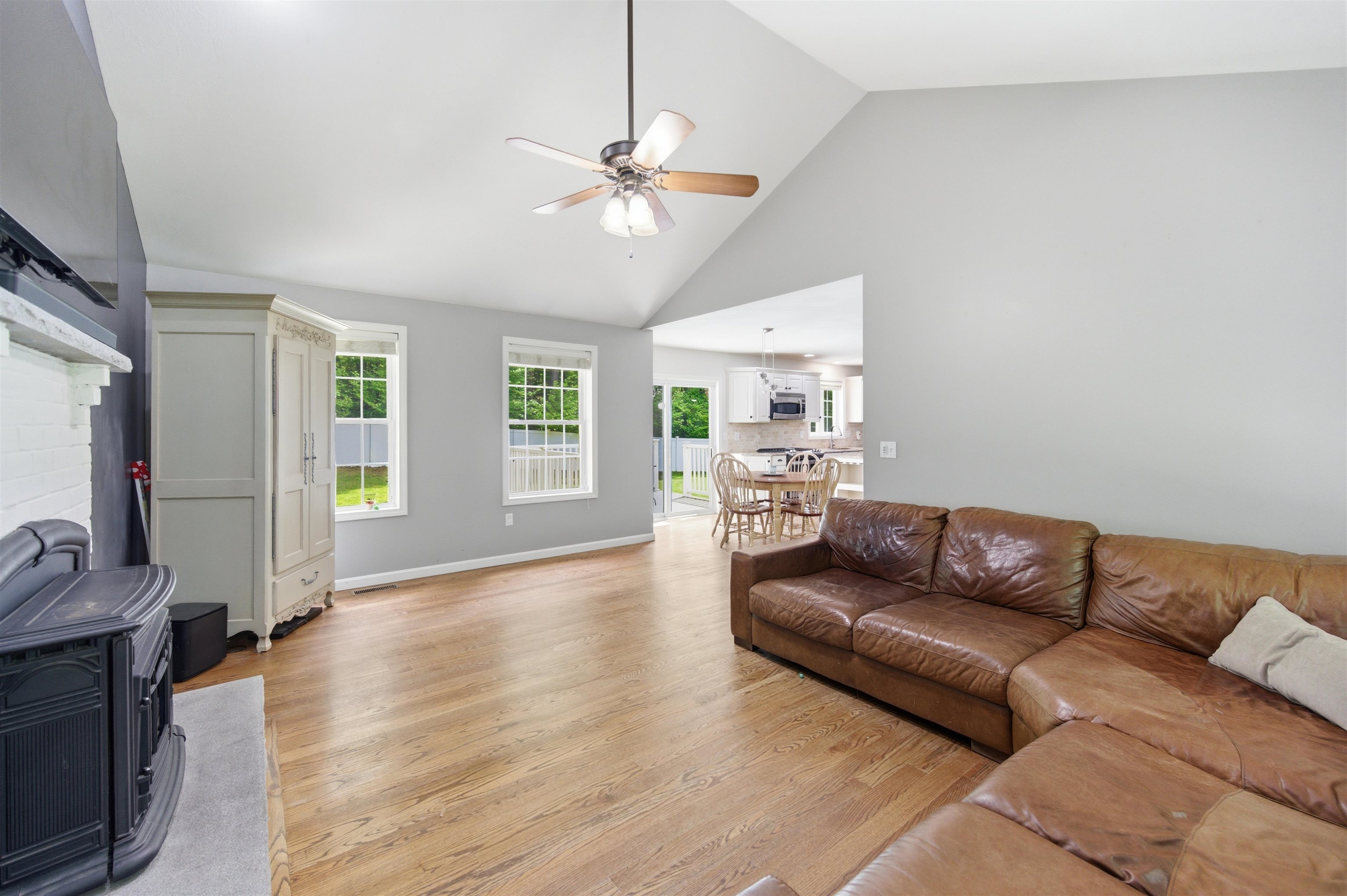 6 Burge Dr, Brookline, NH 03033